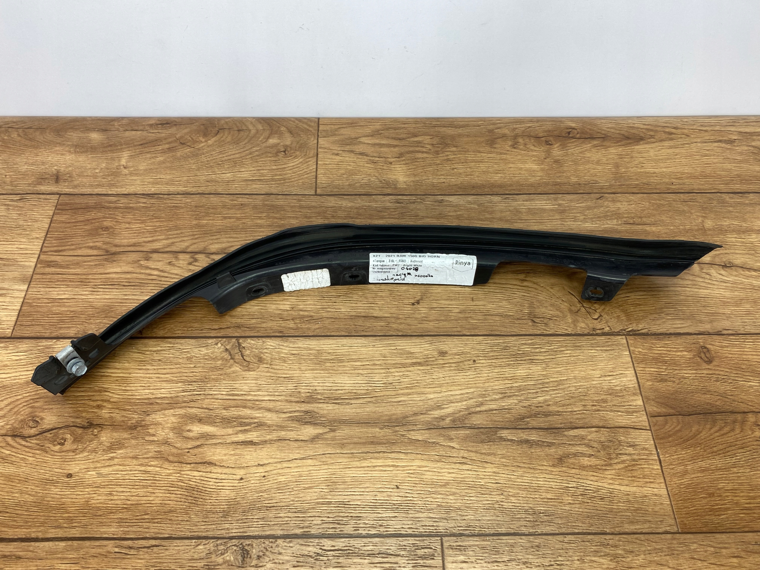 moulding gasket lights left front Dodge Ram 1500 2019+ USA