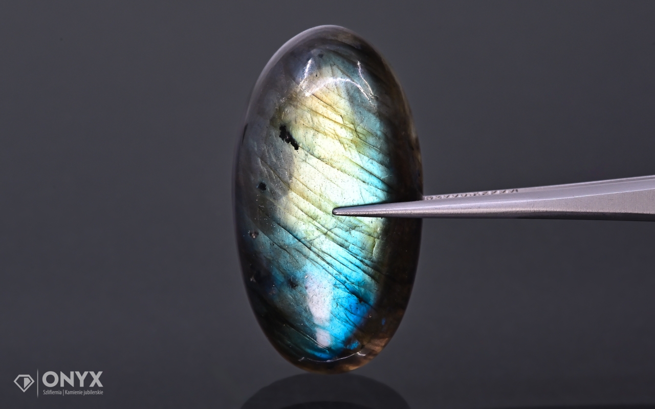 Labradorit kabošon ovál 34x19 mm