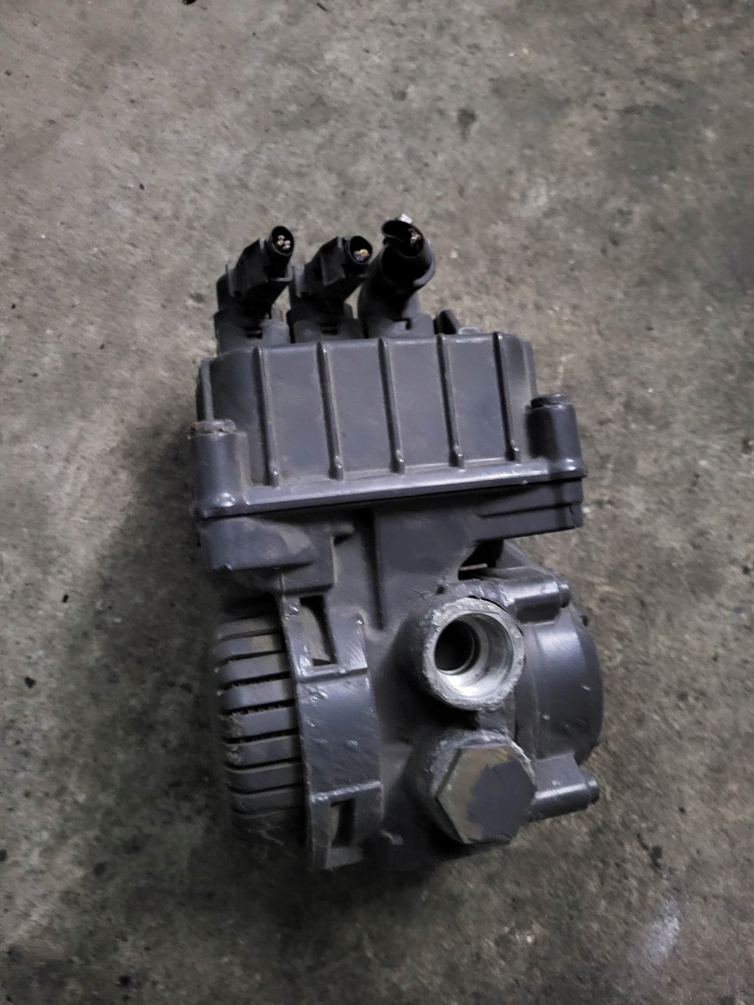 Клапан A0004295924 EBS MERCEDES ACTROS MP4