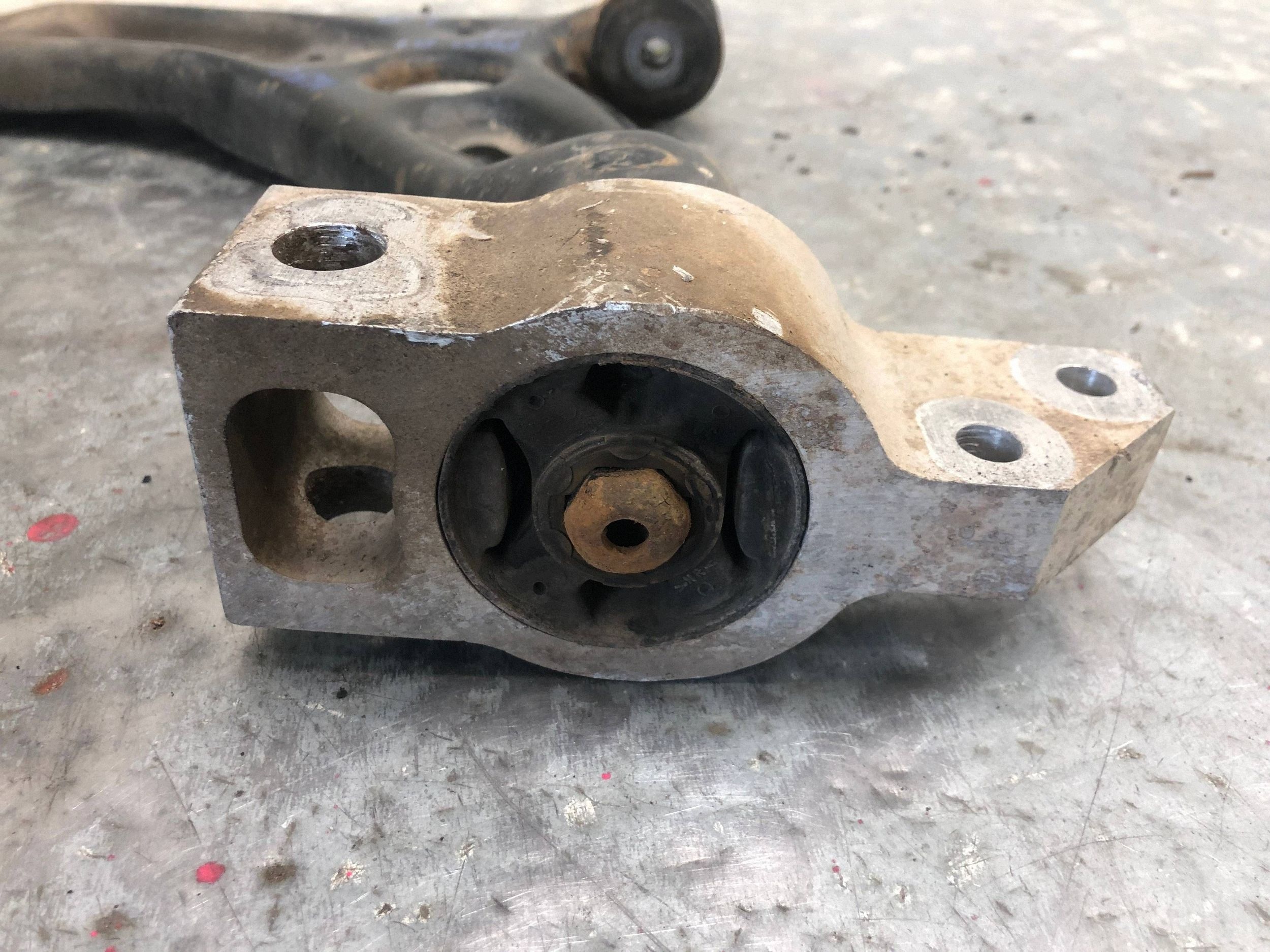 arm left front VW PASSAT B7 KOMBI 1K0405165C