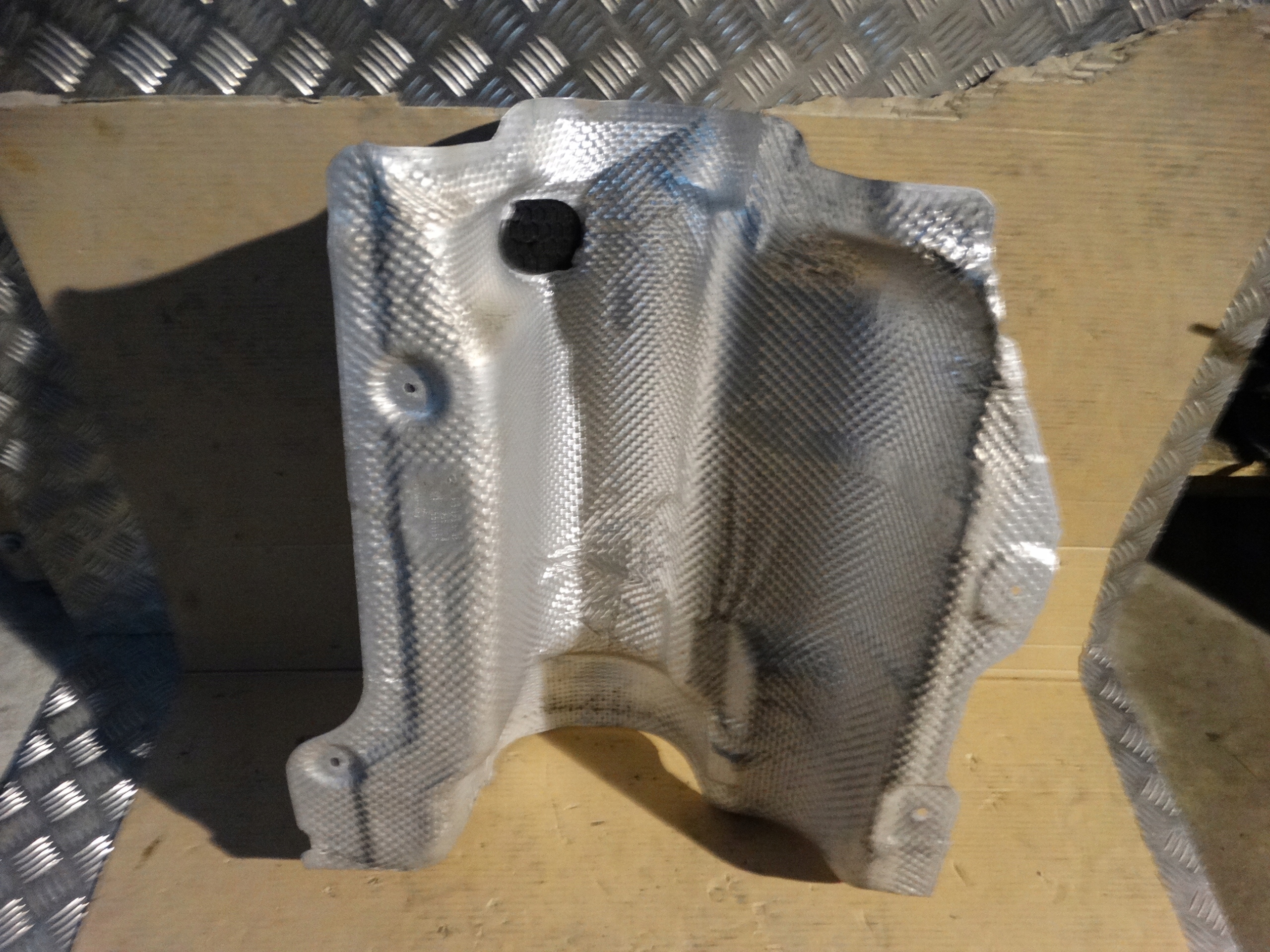 IDEALNA cover TERMICZNA chassis MERCEDES W213 1