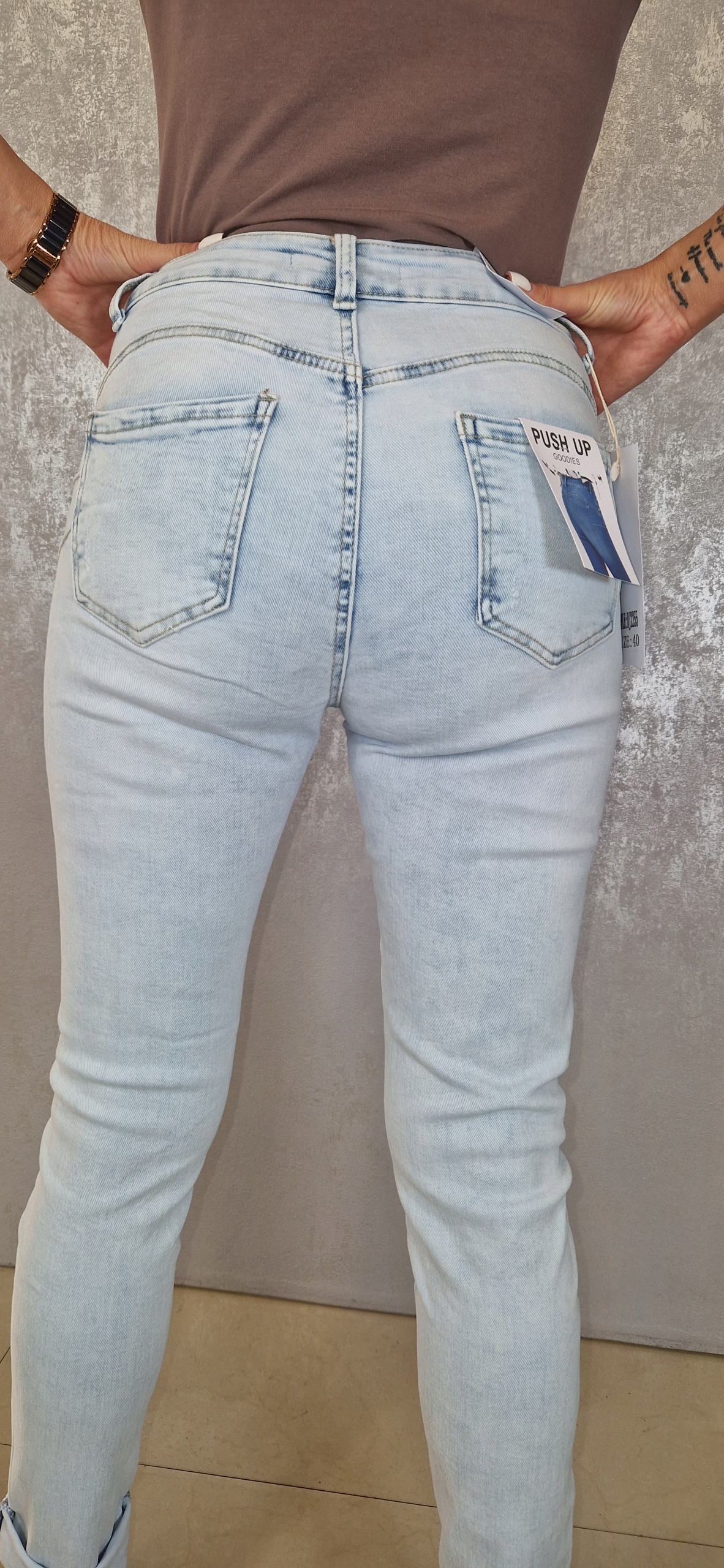 Spodnie Damskie Błękitne Jeansy Modelujące PUSH UP Fason rurki