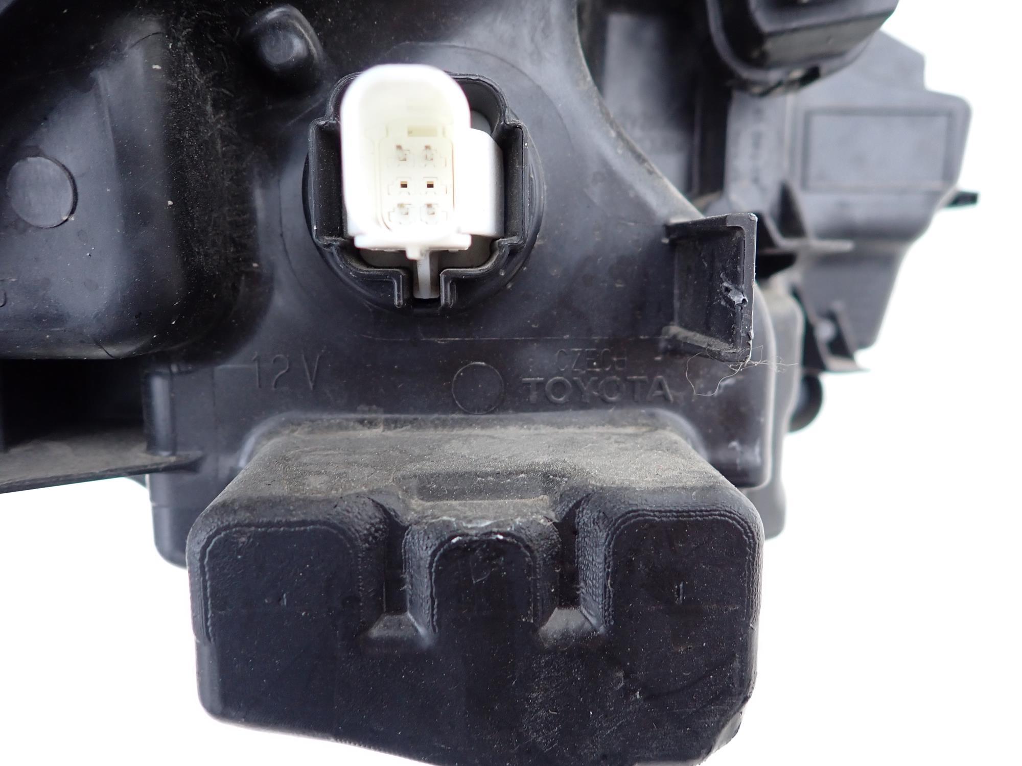 TOYOTA YARIS IV 4 19-> light front front left