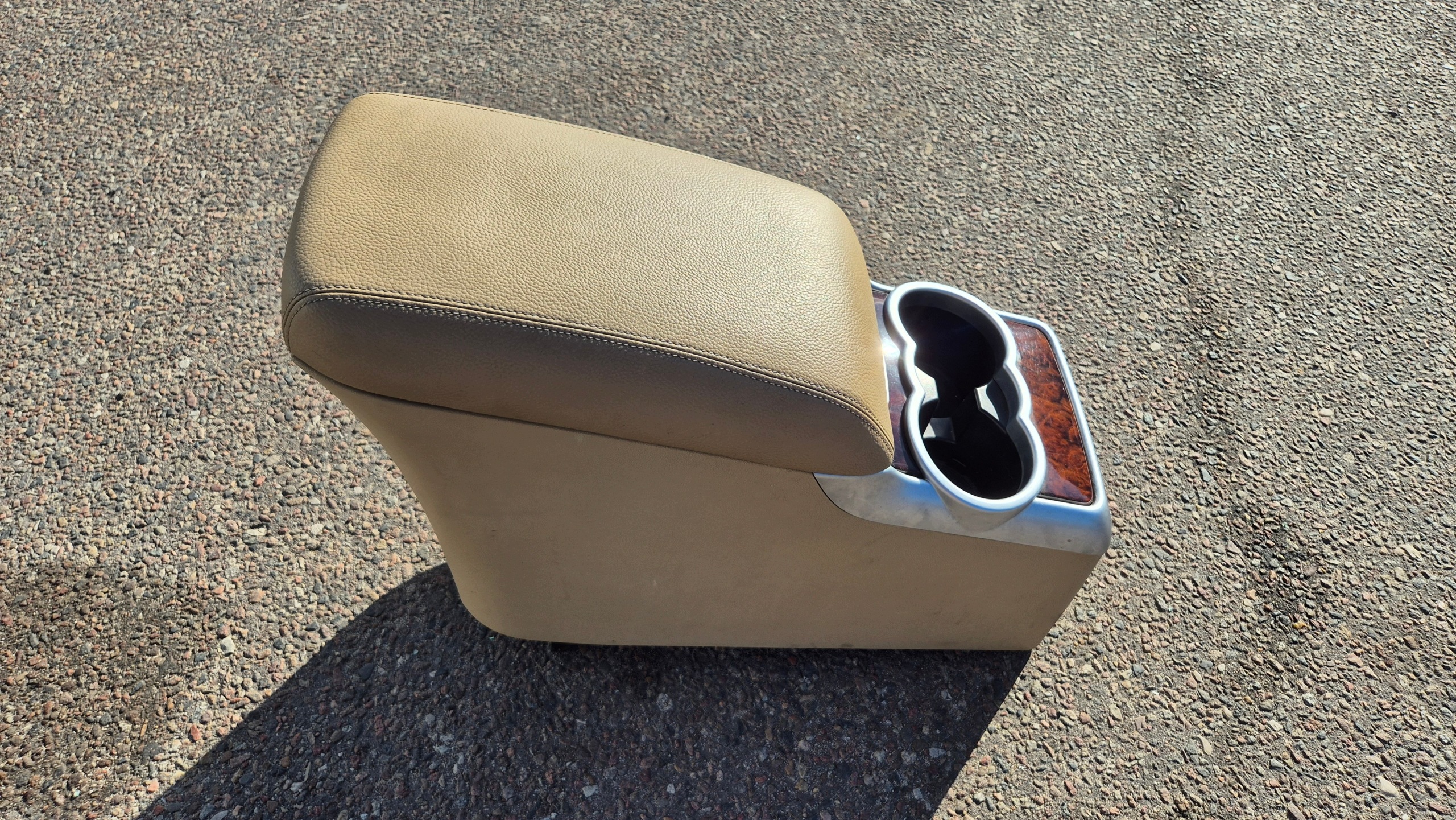 armrest TUNEL central passenger compartment rear part rear MERCEDES R W251