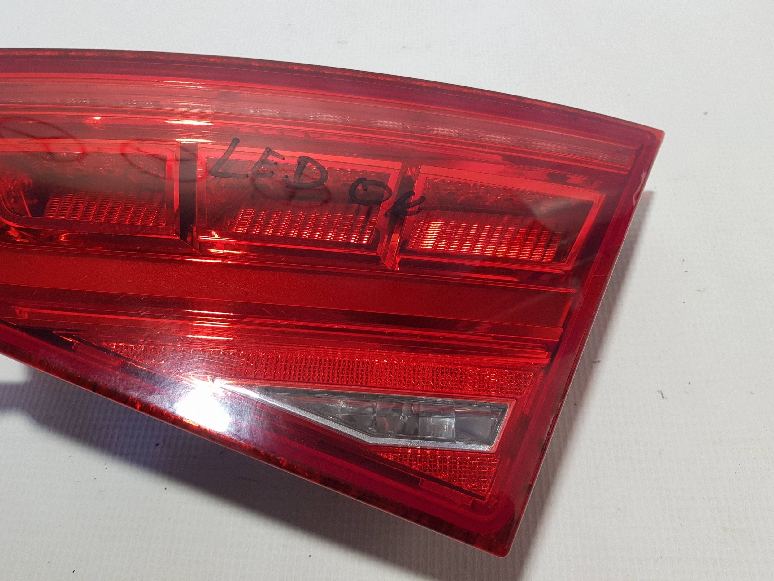 light right rear part rear to the bonnet boot 4H0945094 Audi A8 D4 4H