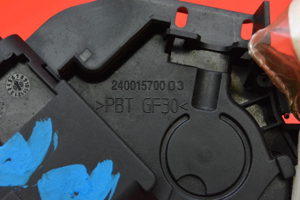 lock door right front front EU 8M2A-R21812-AA FORD MONDEO MK4 LIFT 07