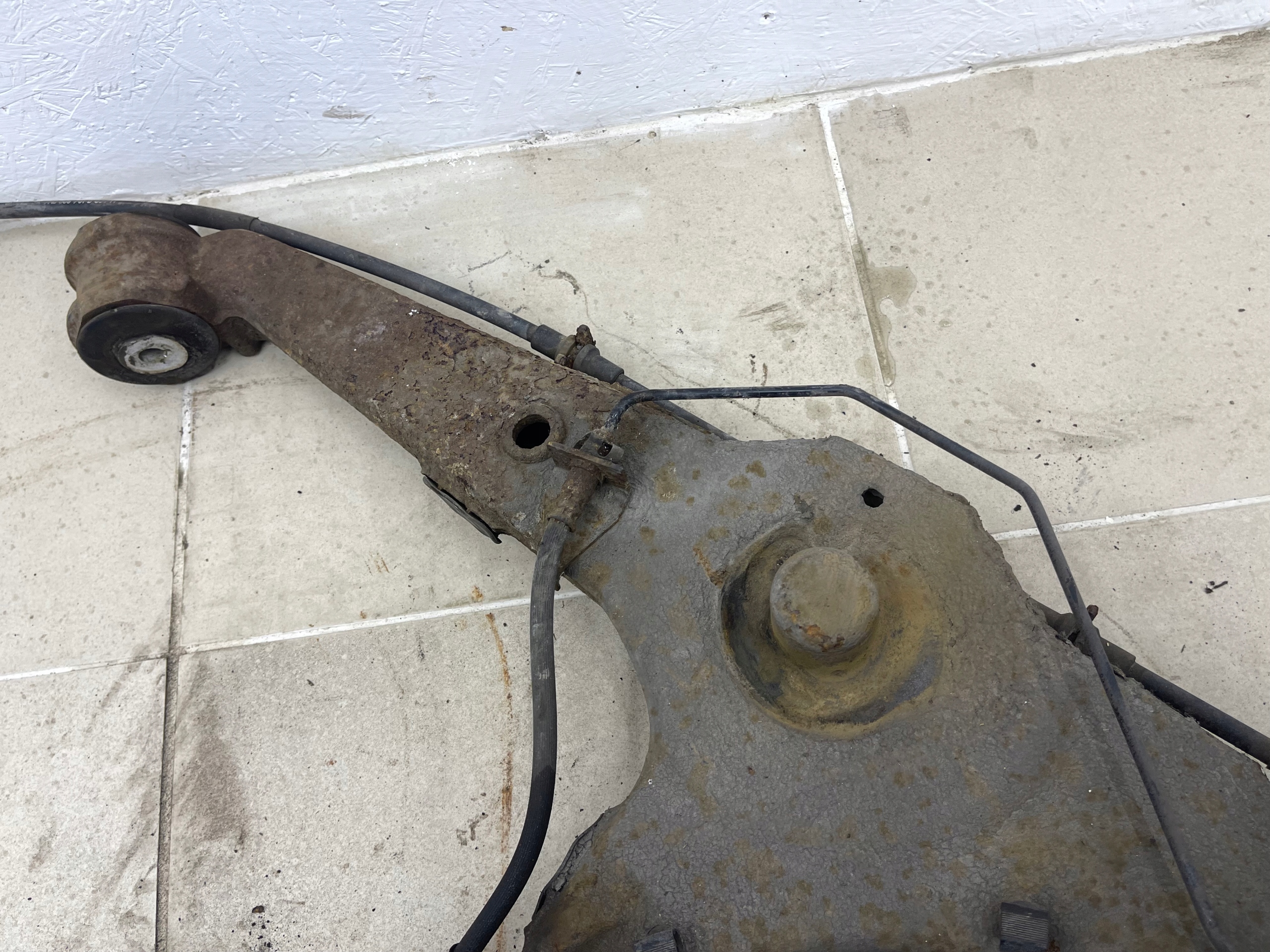 VW T5 LIFT 2.0 TDI arm left rear part swing 7H0501413D