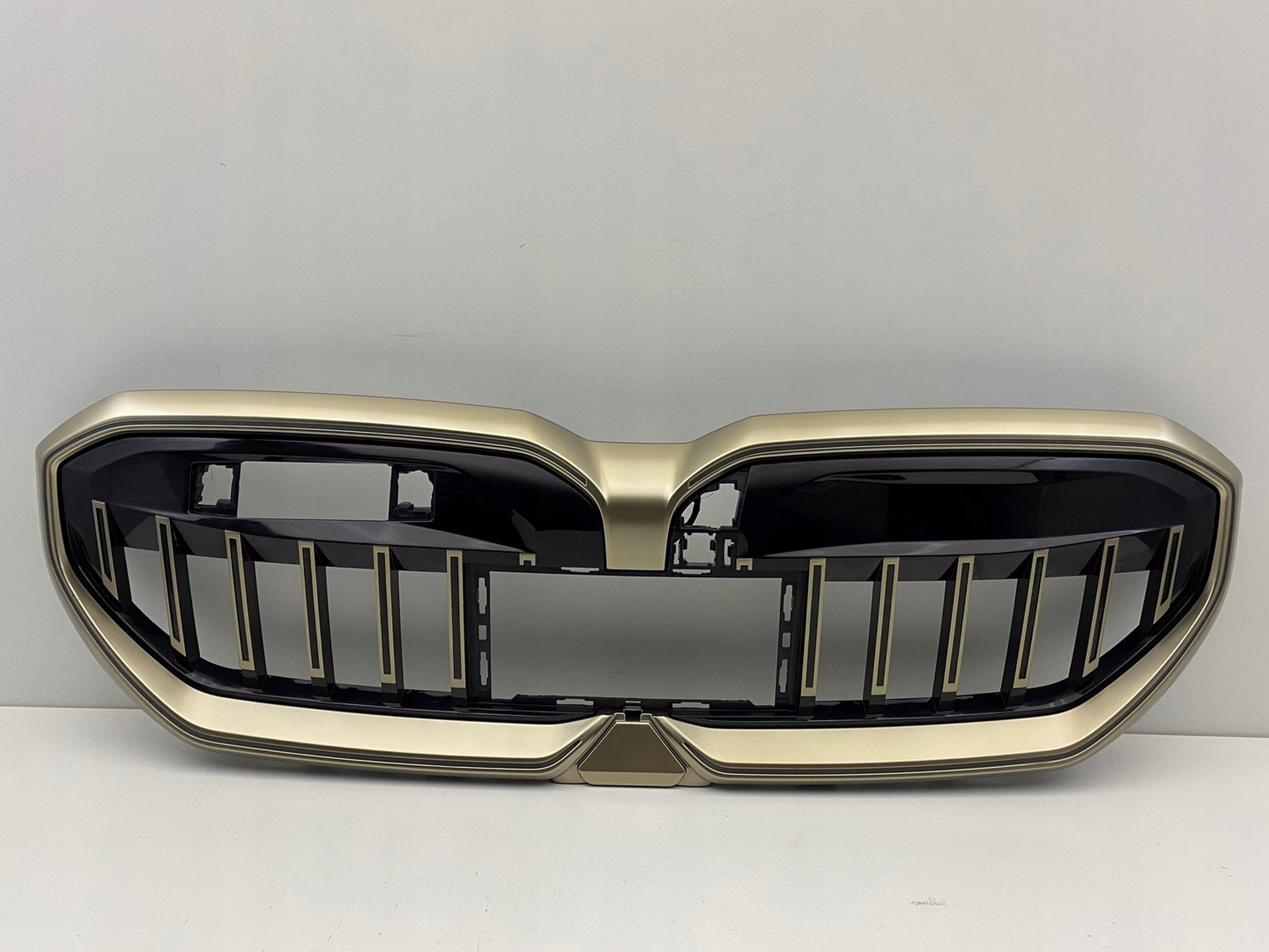 BMW 5 G60 G68 ATRAPA GRILL KRATKA NERKI 23-