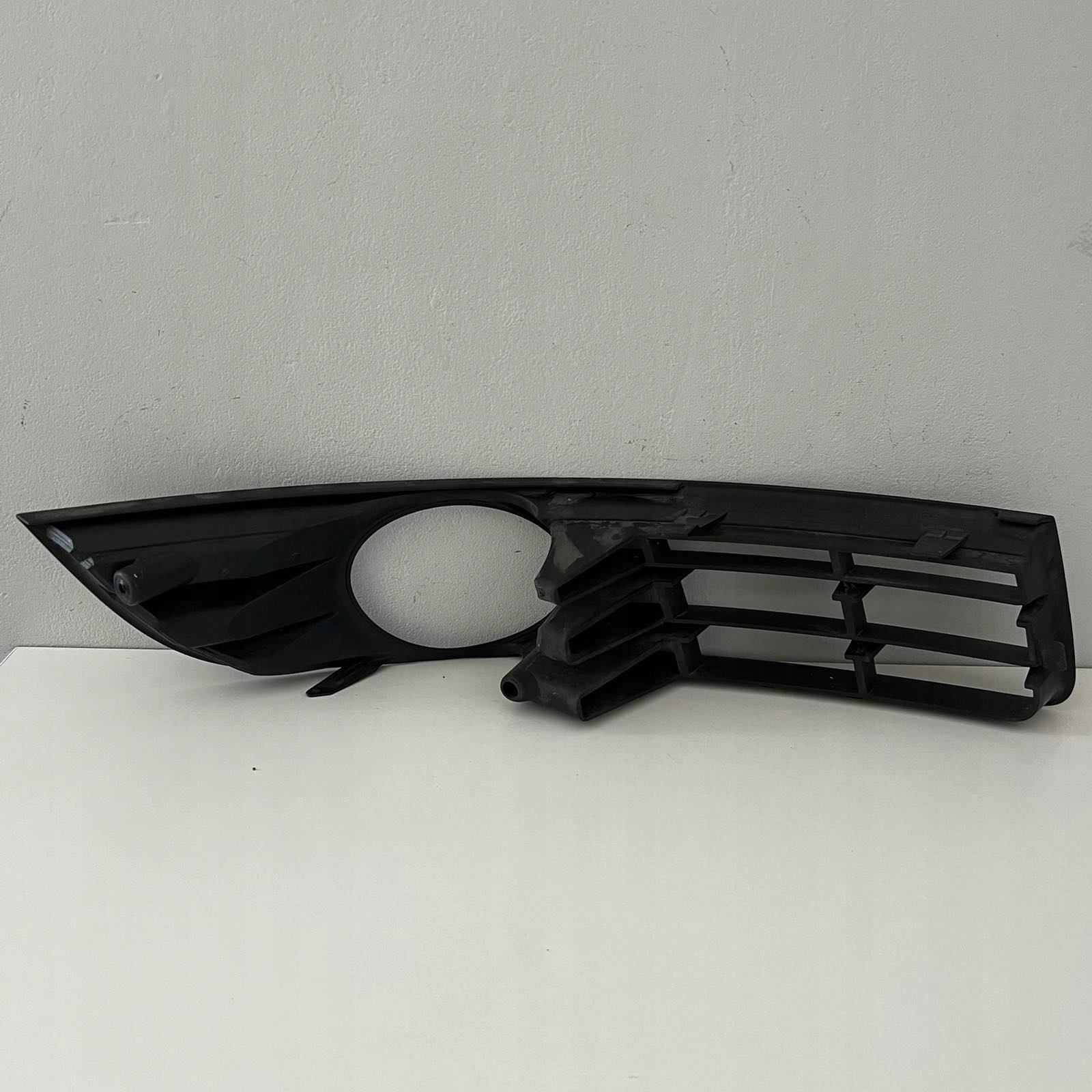 VW PASSAT B6 grid of a bumper left front 3C0853665A