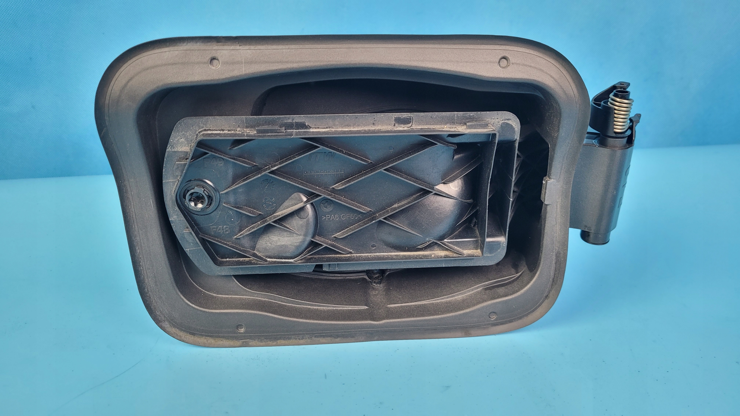 BMW F48 X1 крышка топливного бака 7359171 7437968