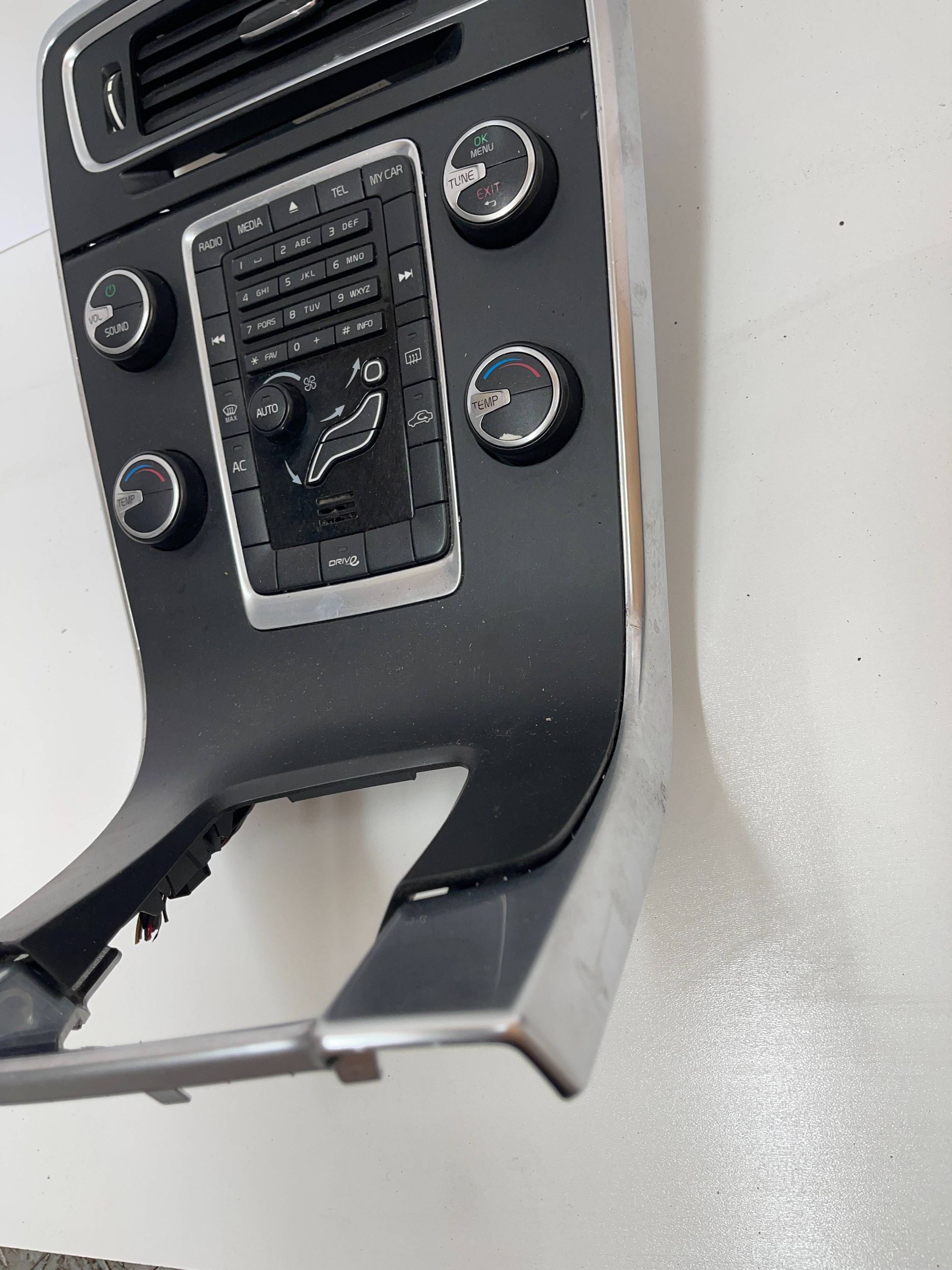 PANEL central levers Volvo XC60 08- and 1