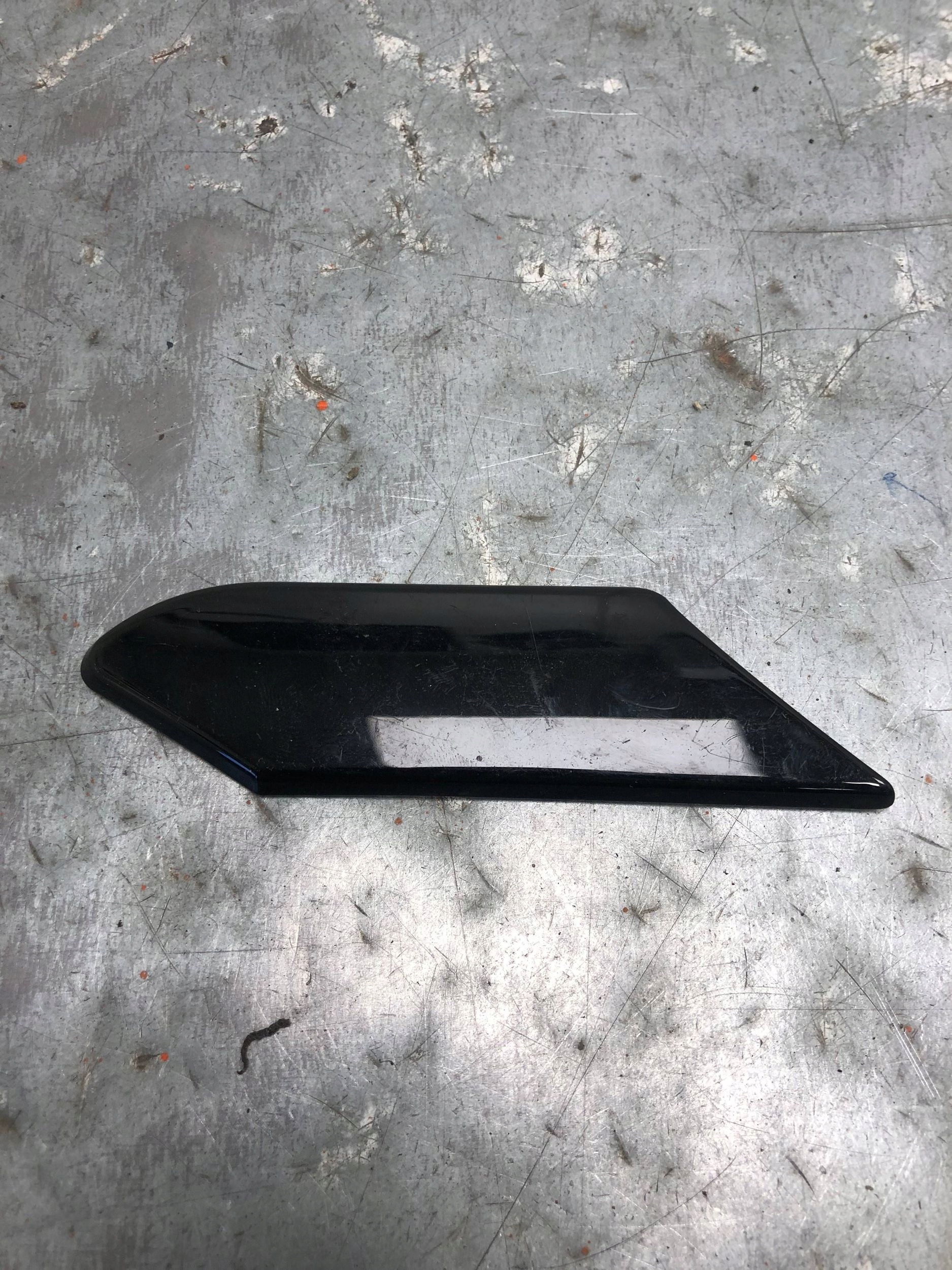 lišta SLUPKA levý předek VW ID4 ID.4 11A853265