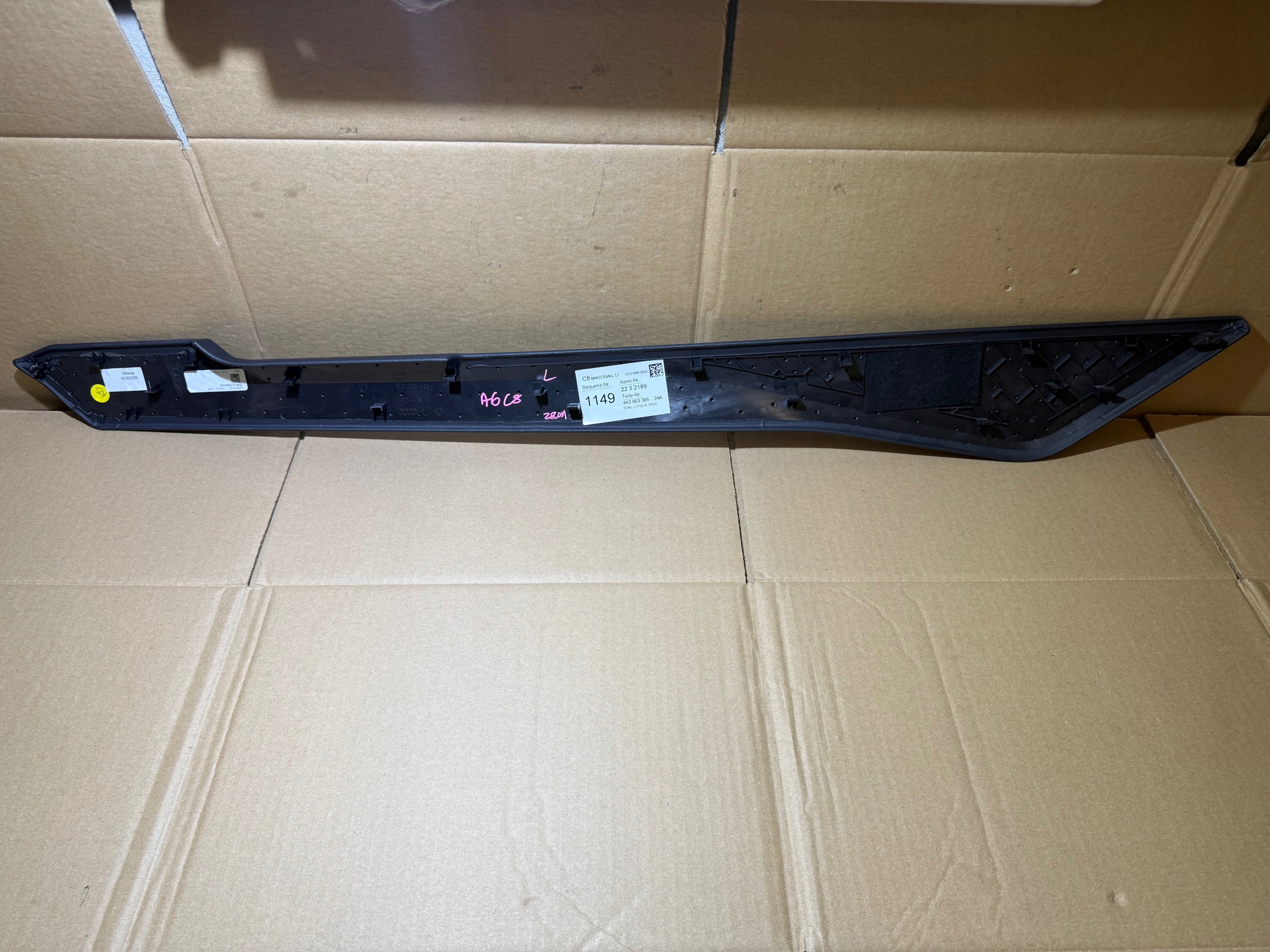 AUDI A6 C8 moulding side TUNELU SRODKOWEGO left 4K0863305