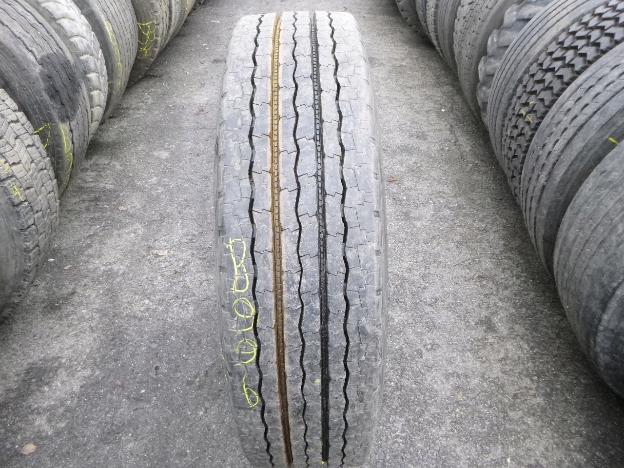 295 / 80R22. 5 Continental передній протектор