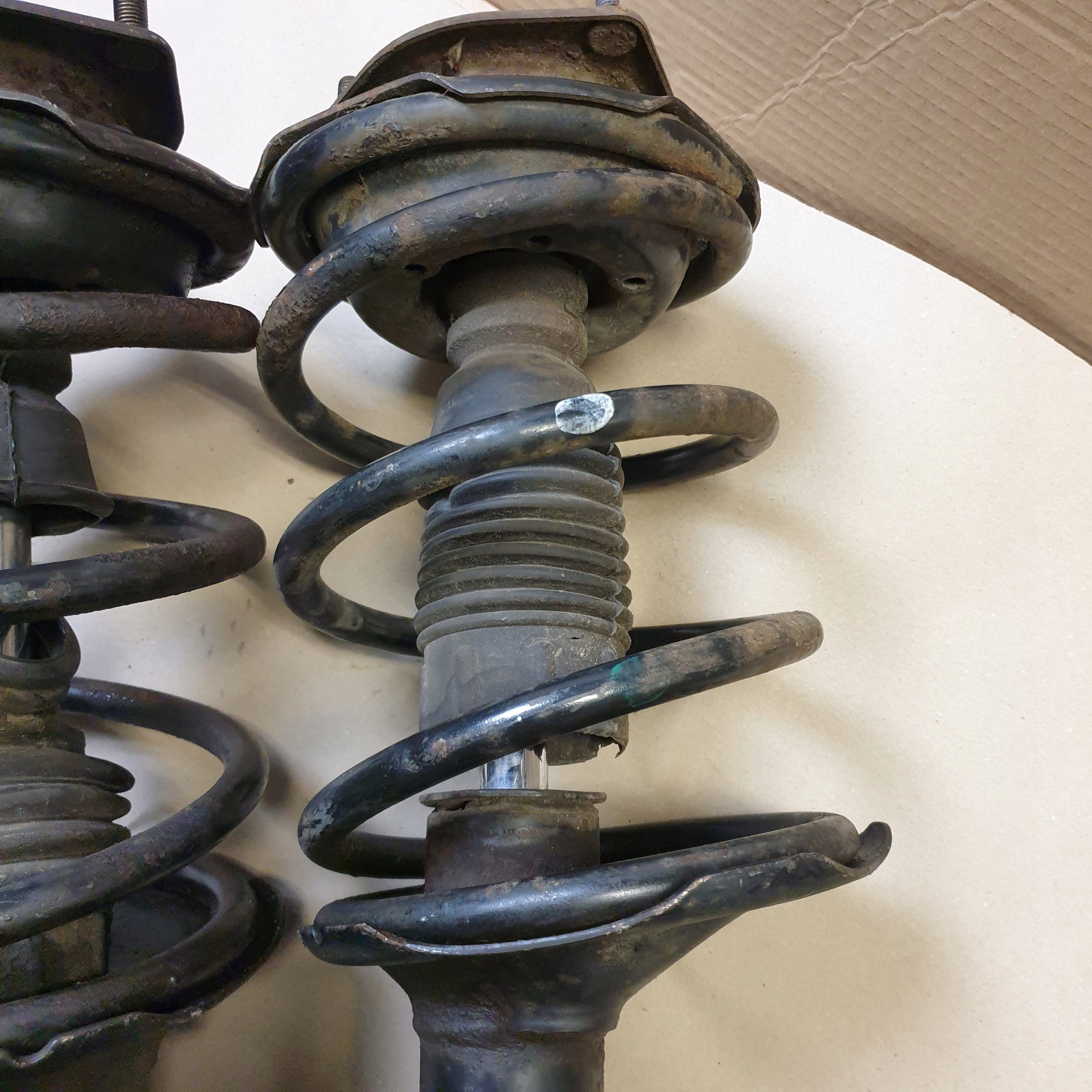 shock absorber McPherson right NISSAN VANETTE SERENA OE