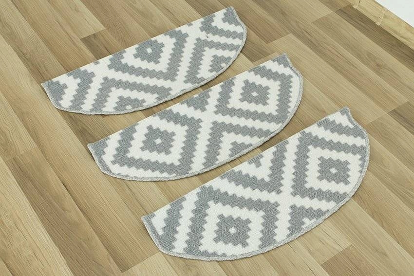 PODUMOWANE SZARE NAKŁADKI DYWANIKI NA SCHODY DREWNIANE ROMBY 67x24+3cm Kształt półokrągły