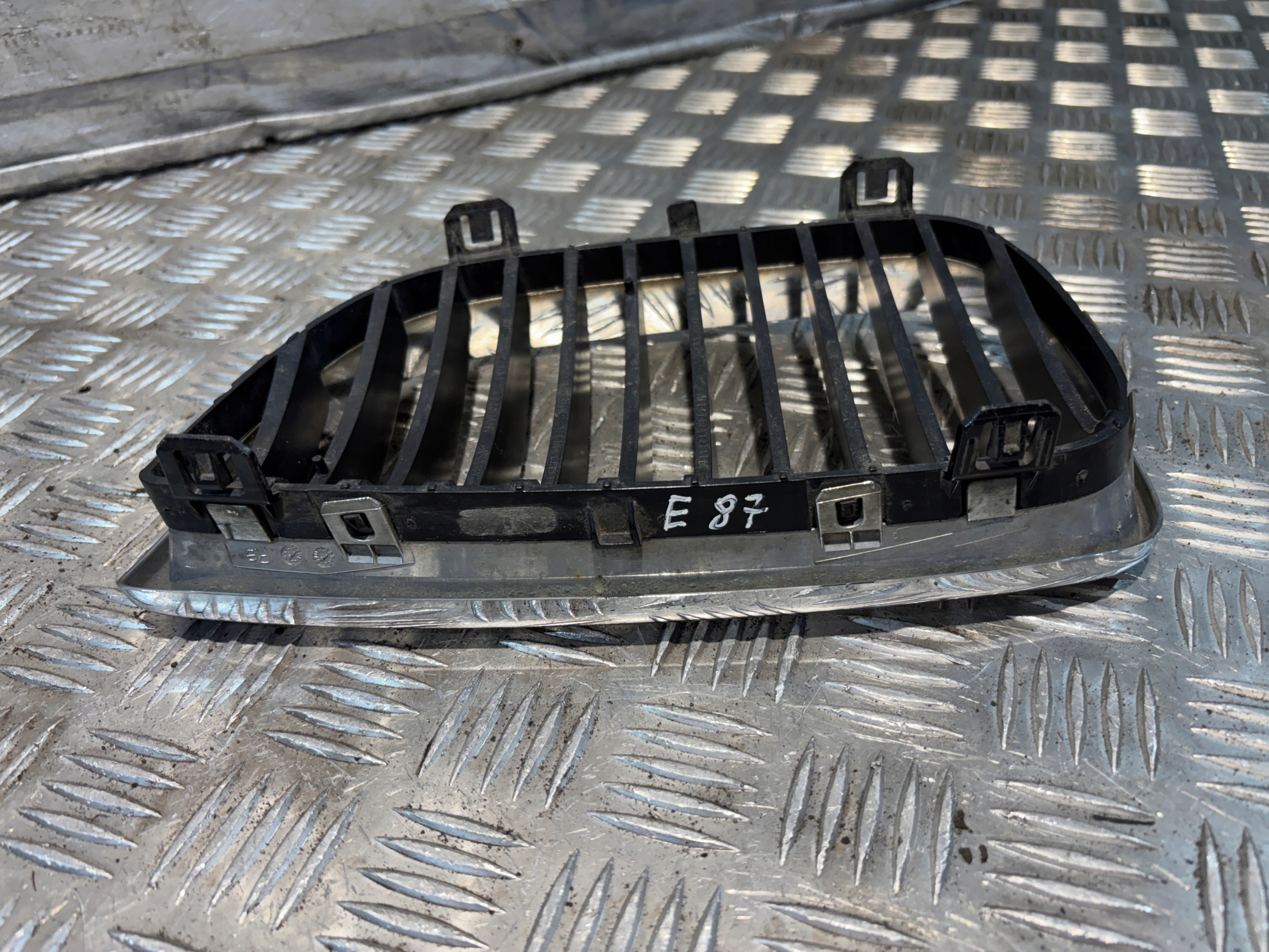 maska ledvinka pravá BMW E87 7128614