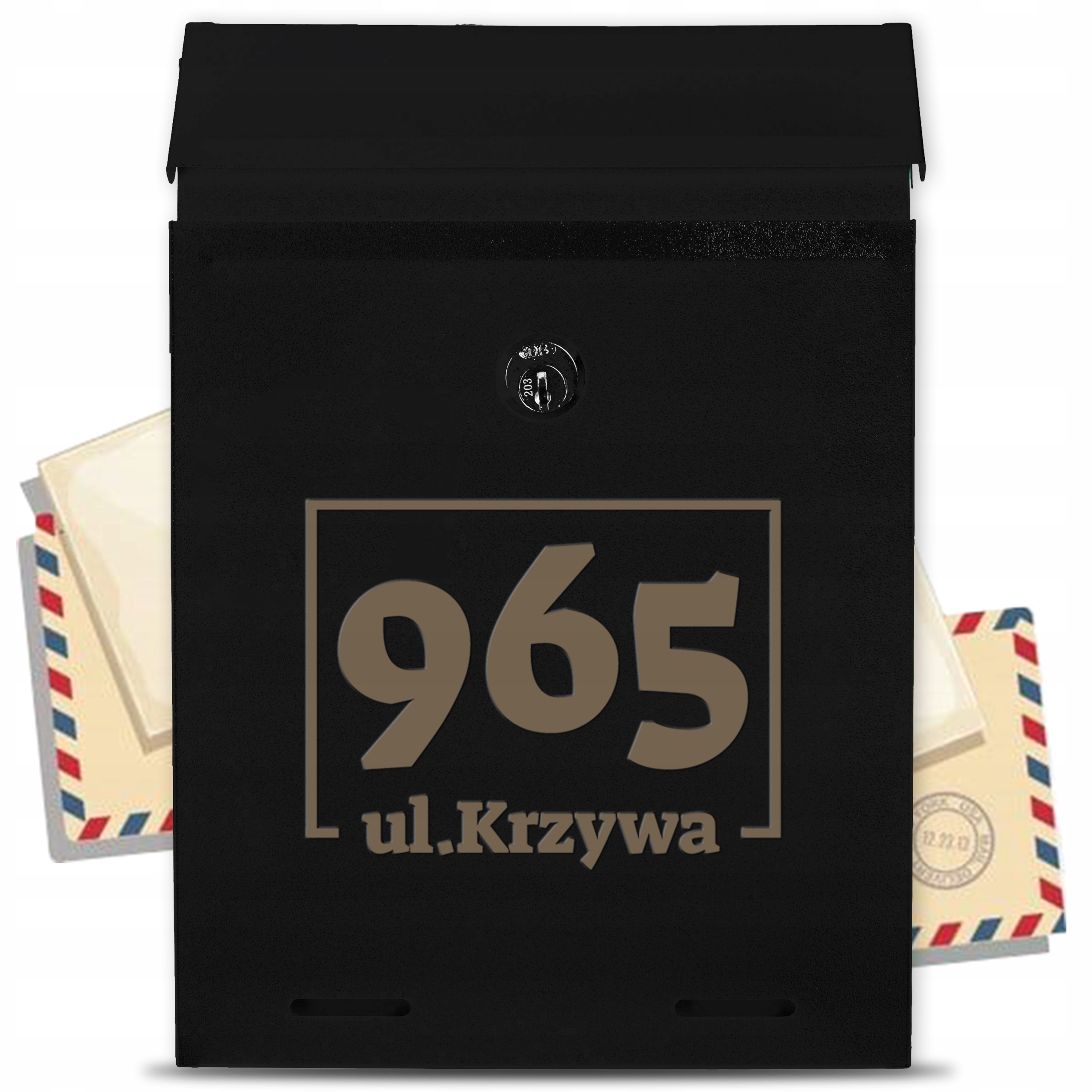 Černá poštovní schránka s adresní trubkou a nádherným gravírovaným vzorem