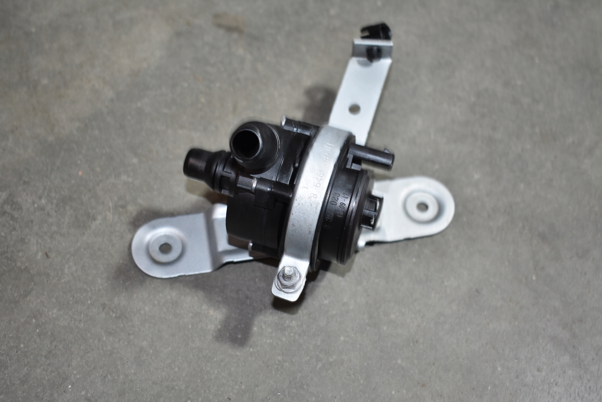 IDEALNA supplementary water pump BMW 1