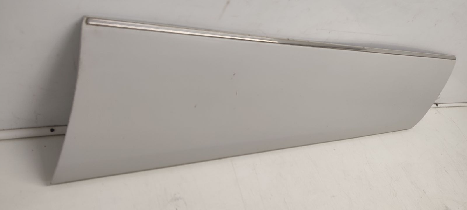moulding door right front Mercedes W124 kombi 149