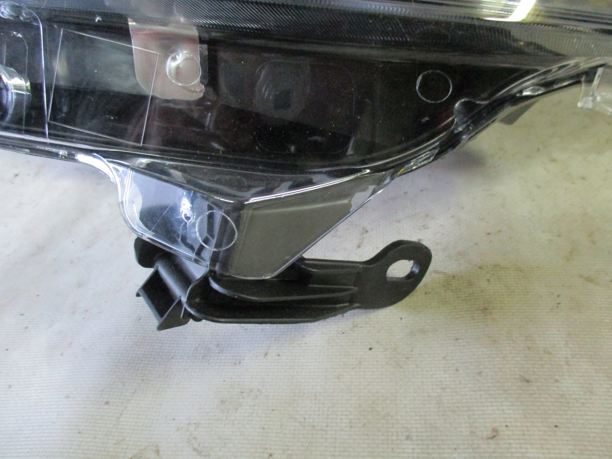 light left front front Peugeot 208 lift 15r-lens LED 9822690480