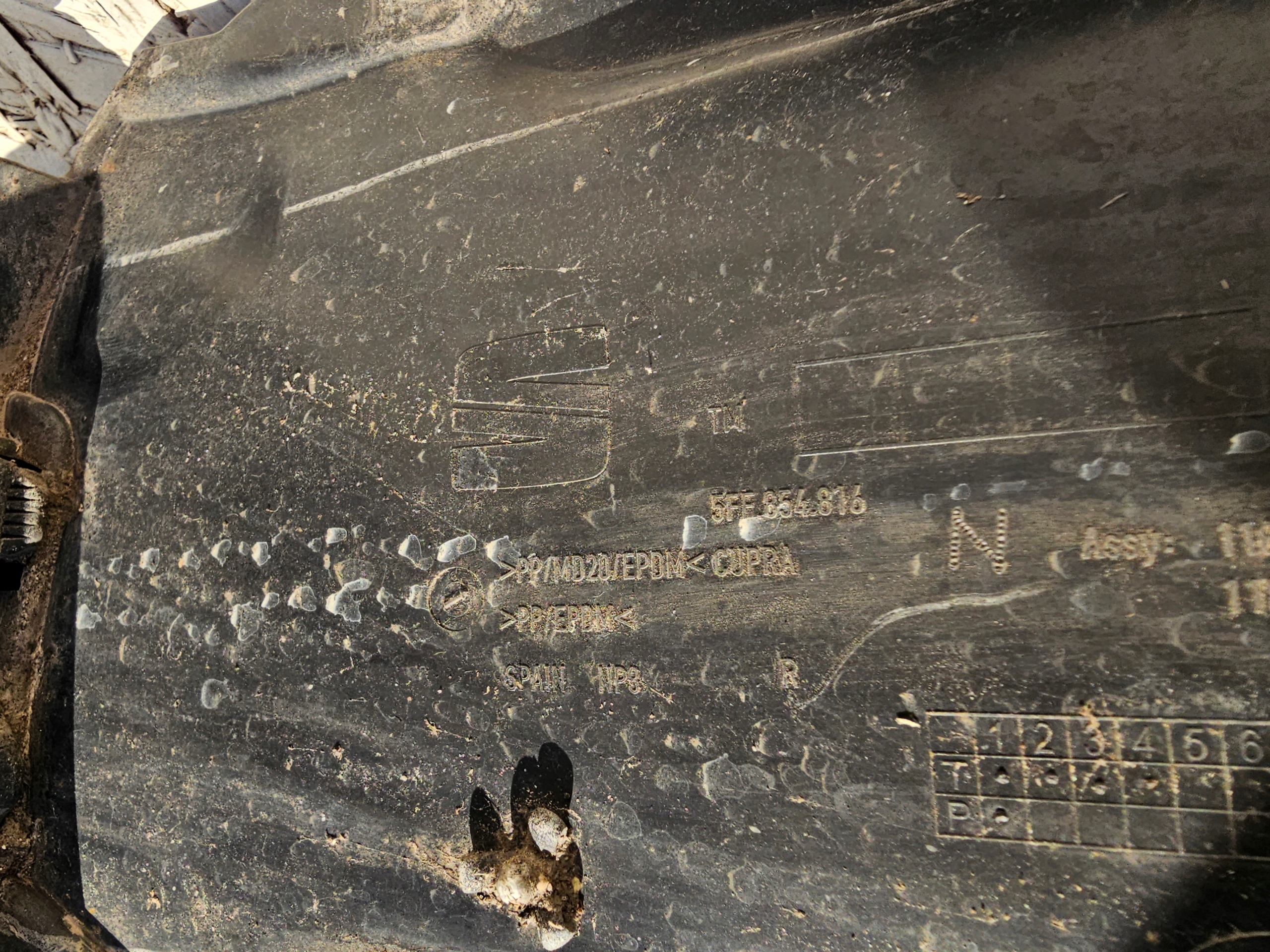 CUPRA FORMENTOR NADKOLE PRAWE PRZEDNIE 5FF809958C Typ samochodu Samochody osobowe