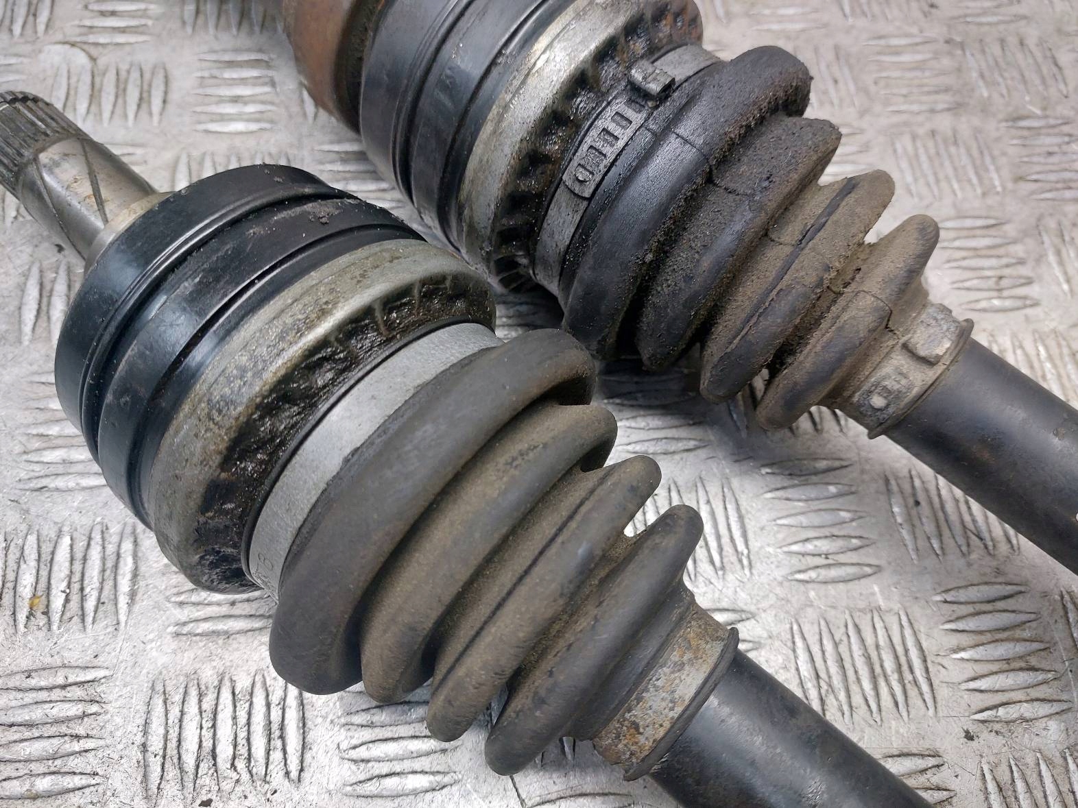 semi-axis left front + right front 5B VOLVO 850 2.0 10V