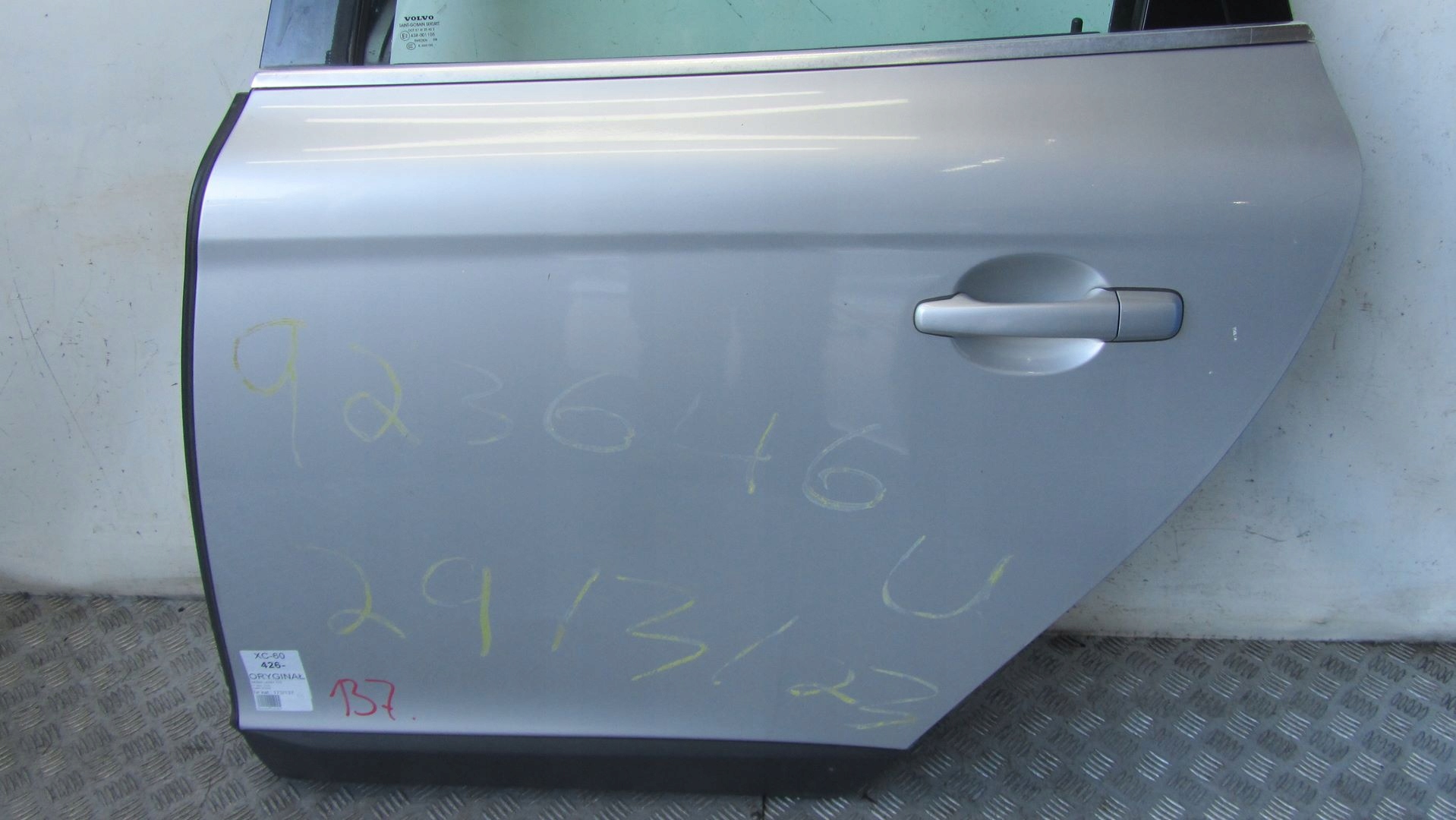 VOLVO XC60 DRZWI LEWE TYŁ TYLNE 426-26 08-13 137 Typ samochodu Samochody osobowe