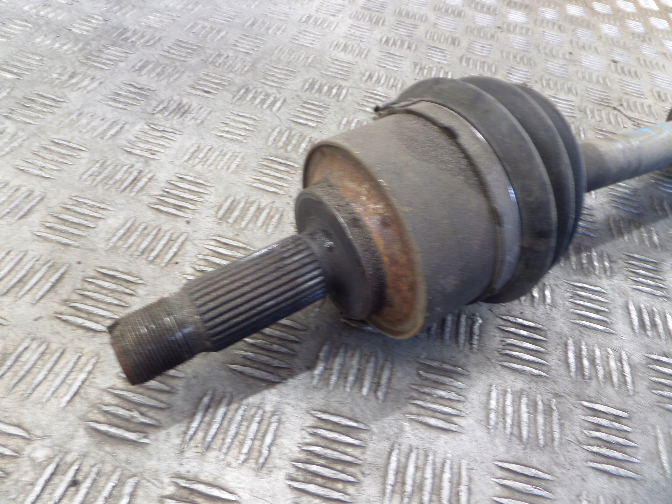 MERCEDES semi-axis semi-axis VITO W447 447 A4473305300