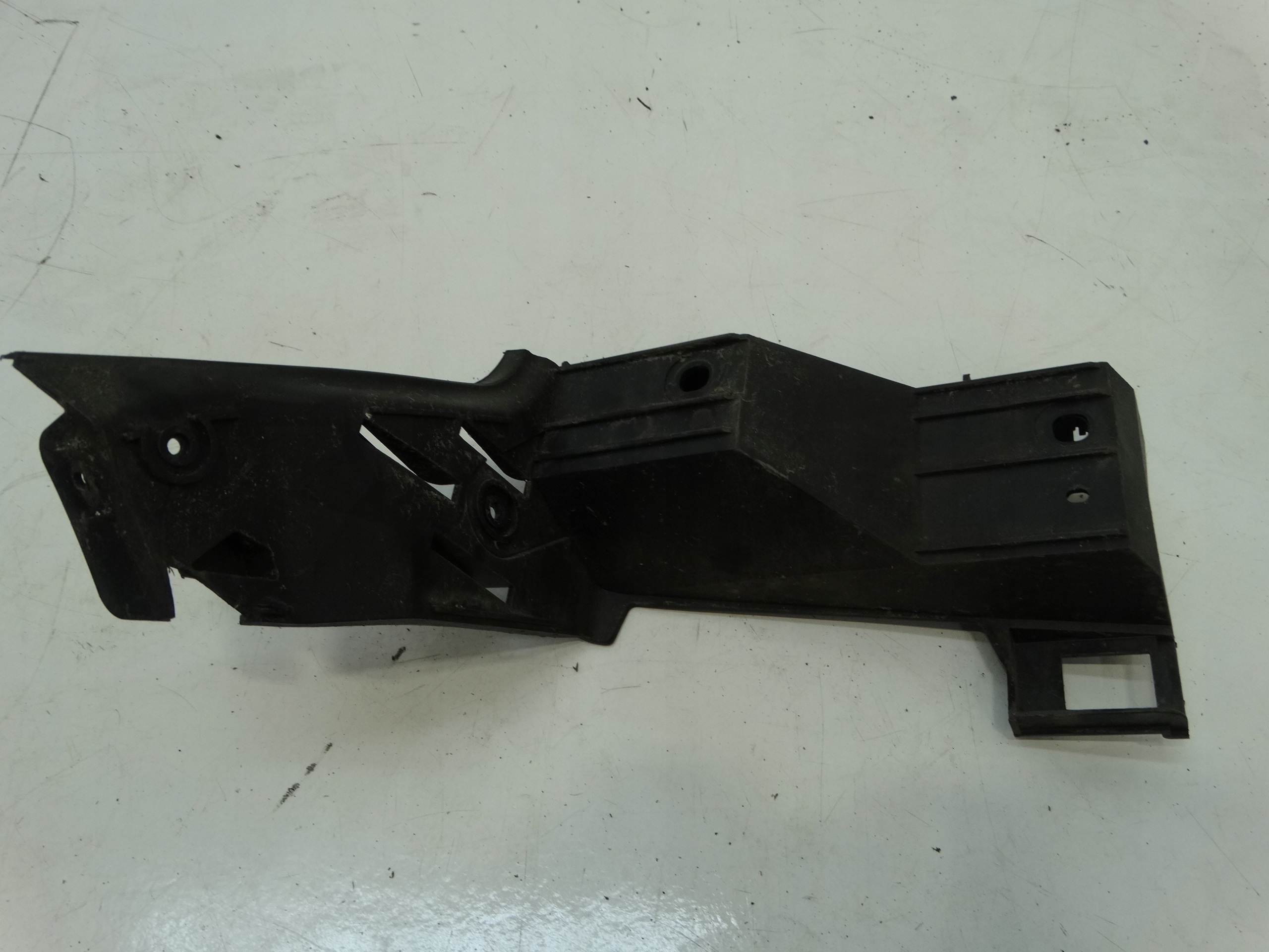 bumper bracket right front VOLKSWAGEN POLO IV 9N 6Q6807376