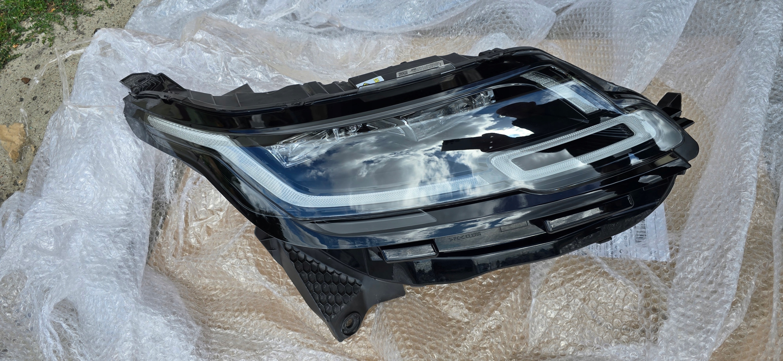 RANGE ROVER VELAR LIGHT RIGHT L560 LASER