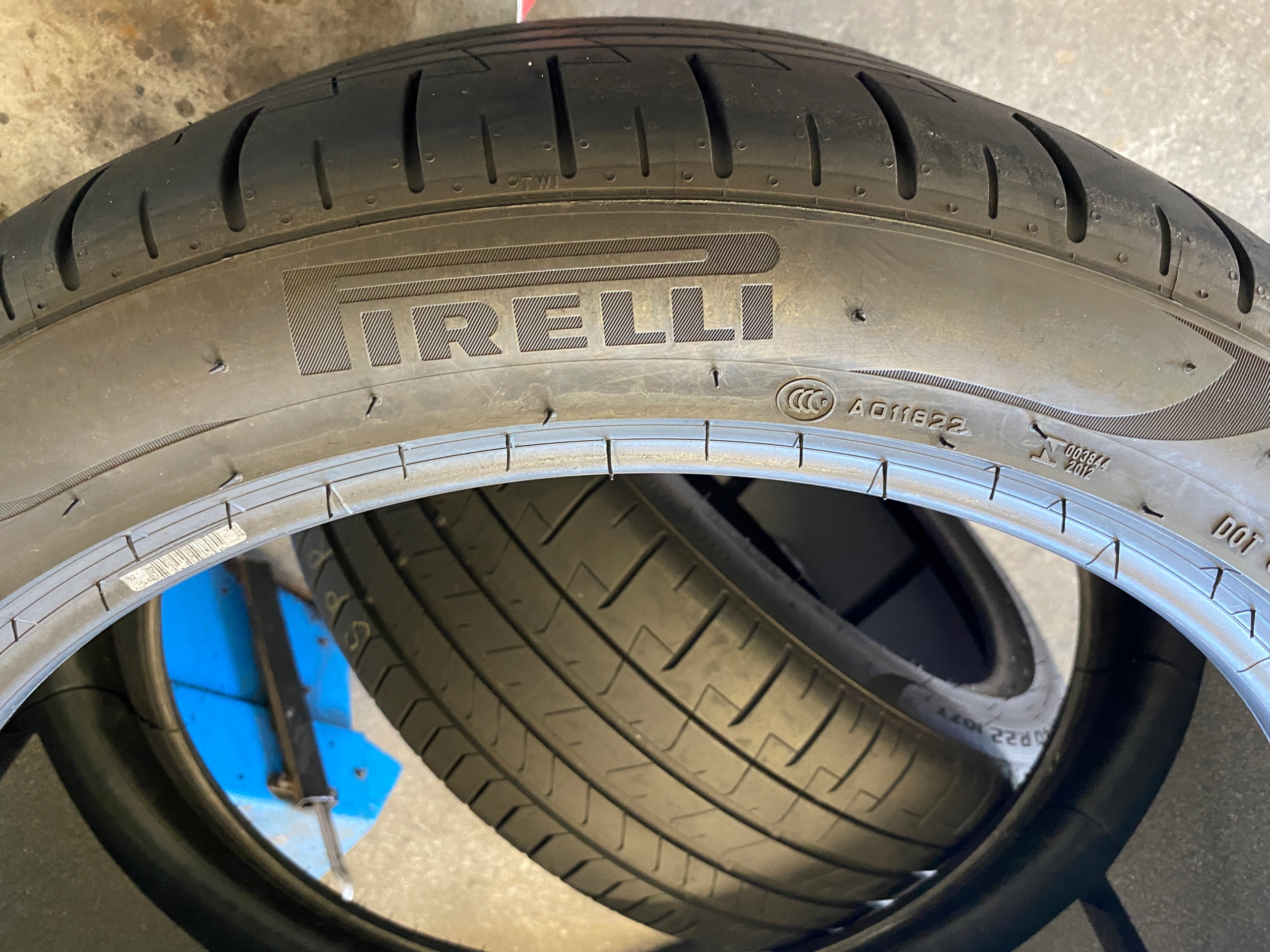 2 tyres summer 275/40R22 Pirelli P Zero 6mm 2024r