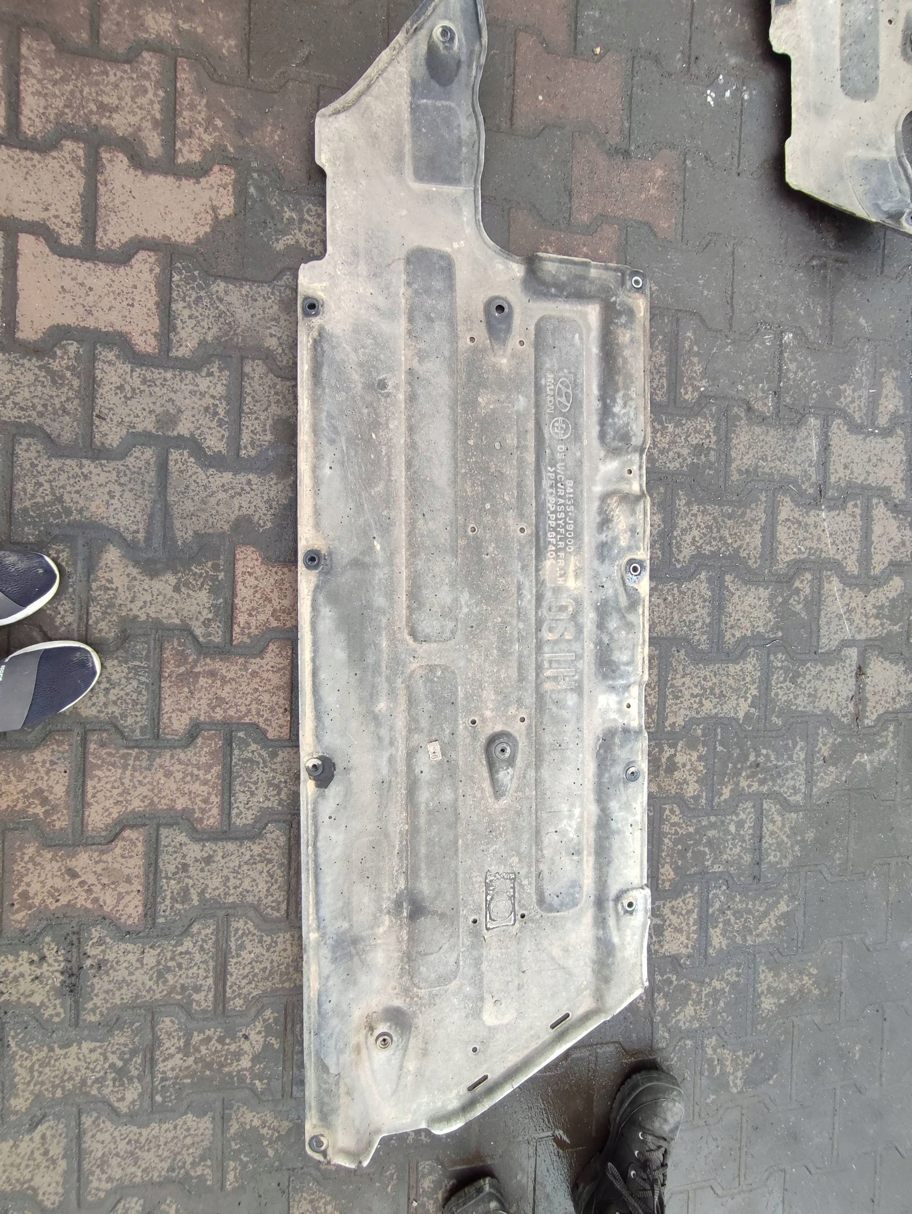 Hyundai Kona and 2018 left side cover central chassis left