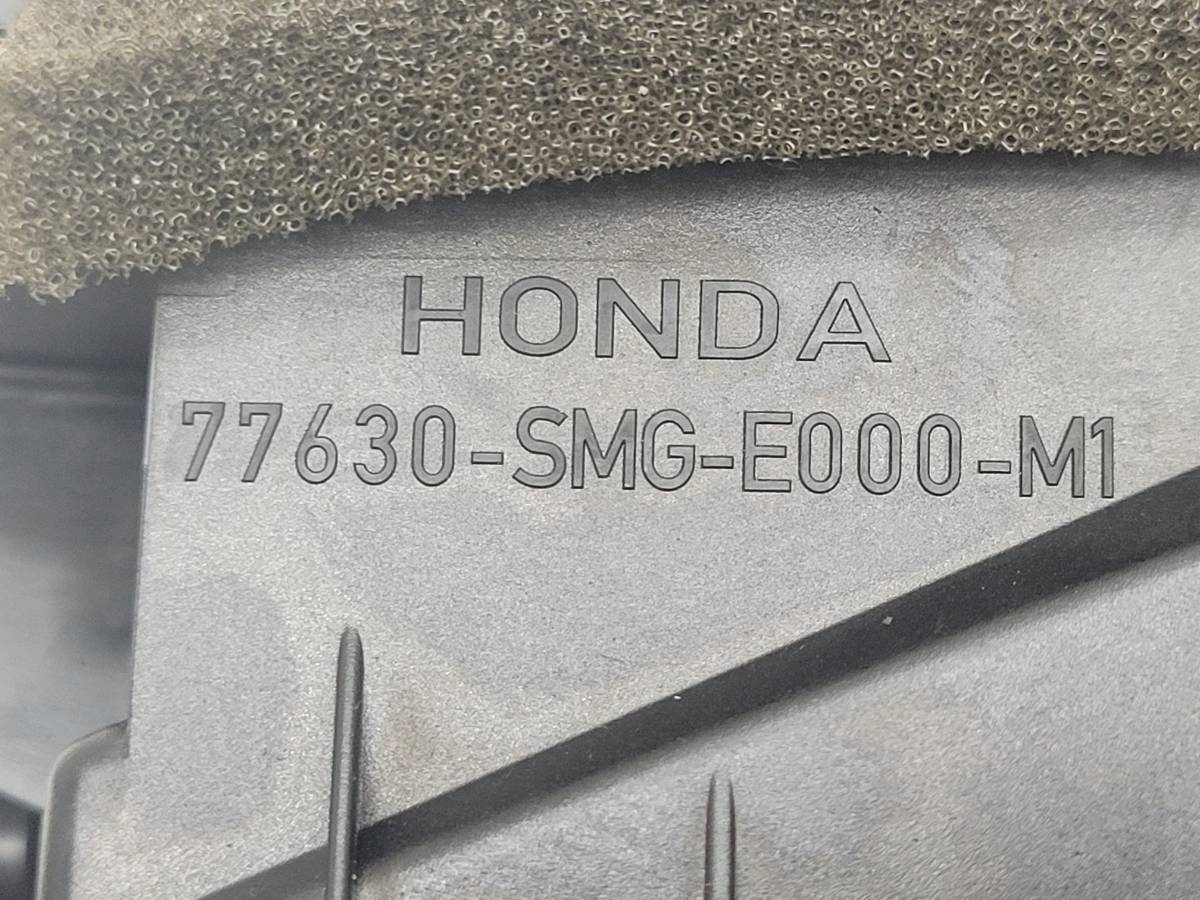 воздухозаборник жалюзи потока воздуха правая в Honda Civic VIII нло 77630-SMG-E000-M1