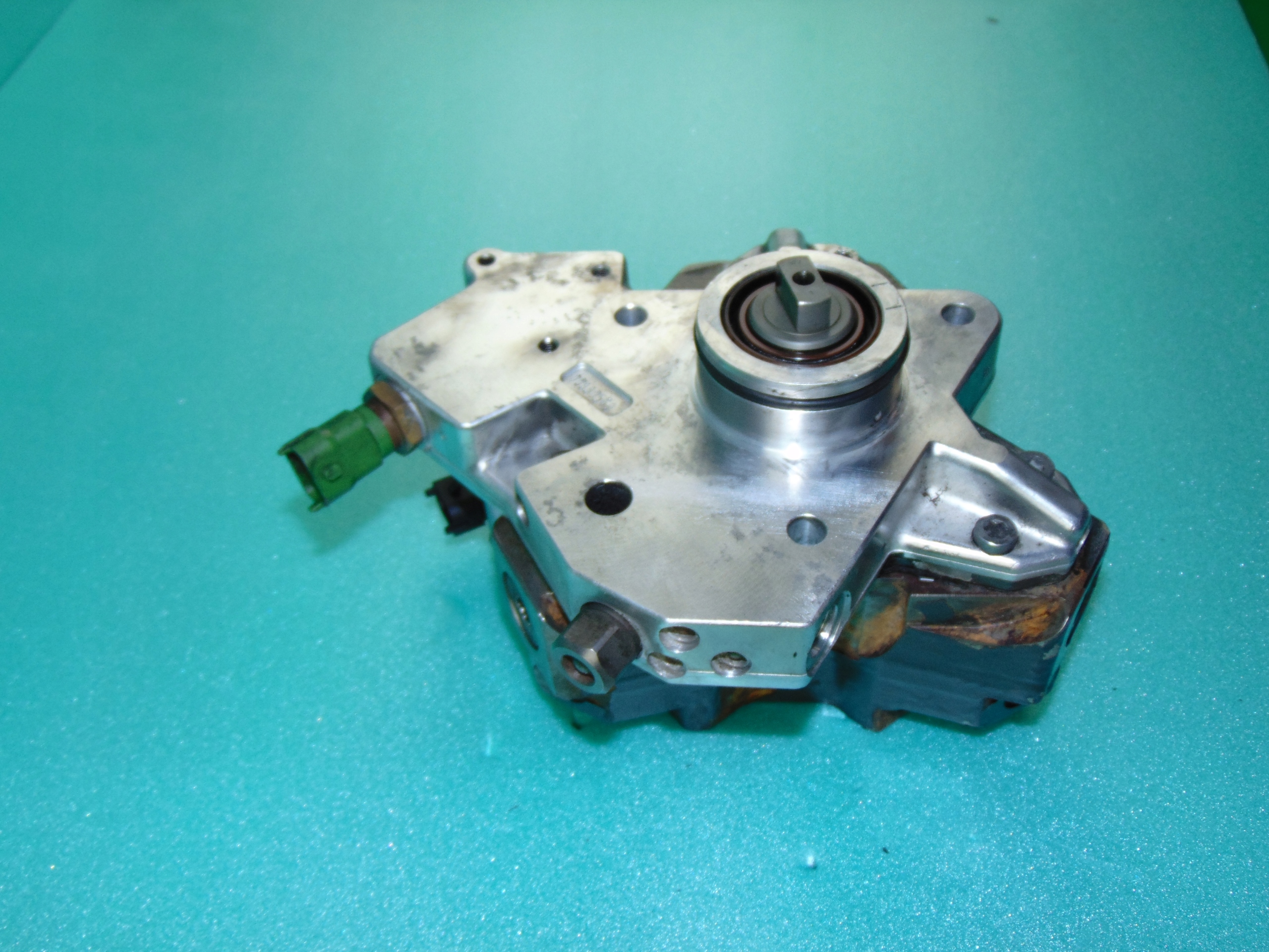 injection pump Volvo 2,4 D5 0445010111