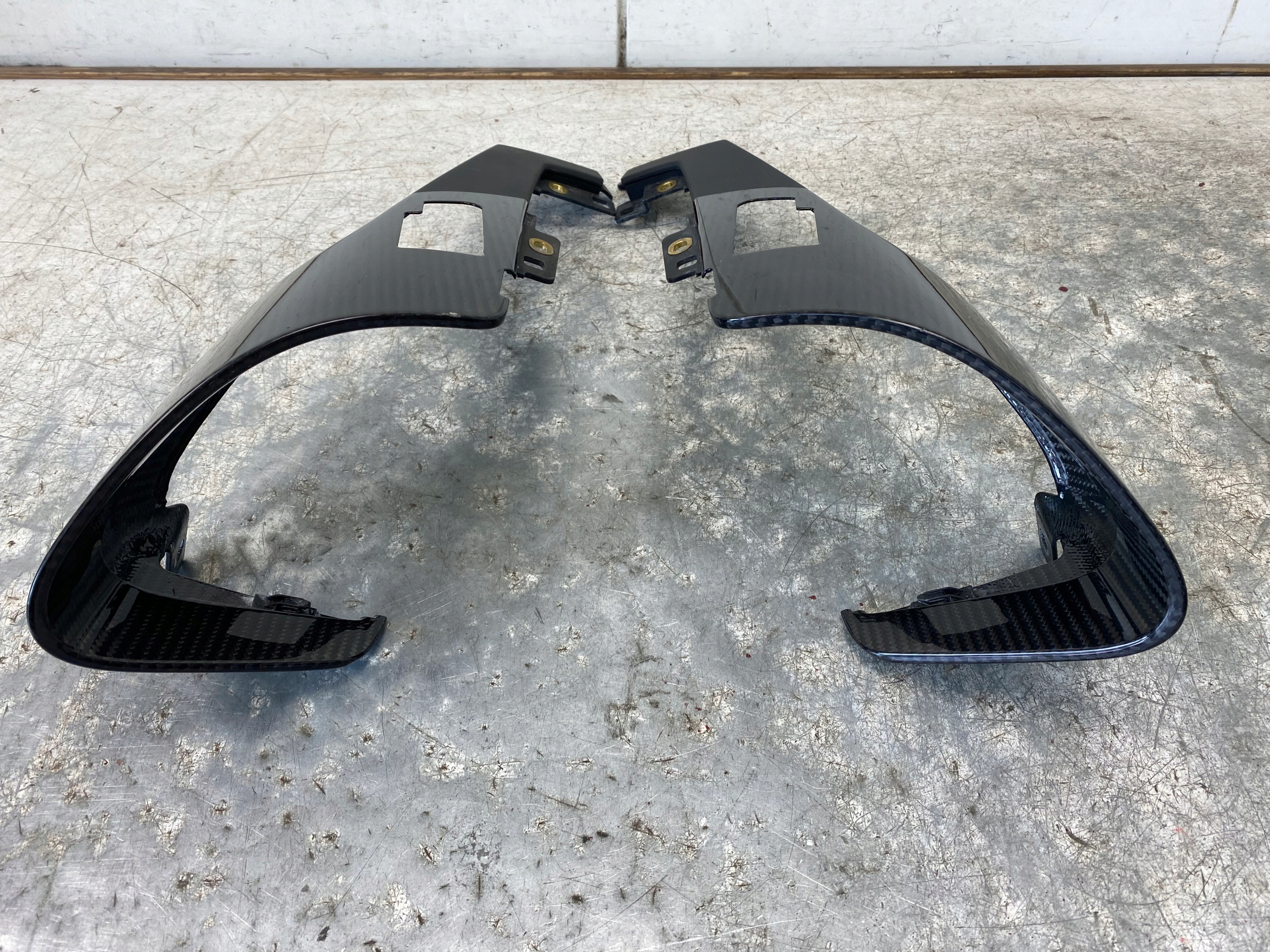 AUDI R8 plus 4S kryt lišta budíku levá pravá CARBON