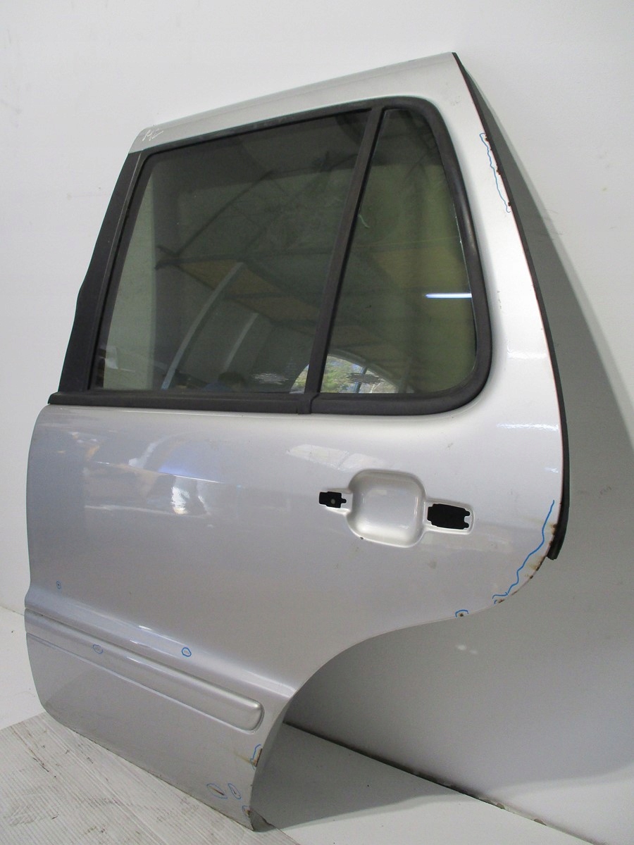 door Mercedes ML163 left rear.