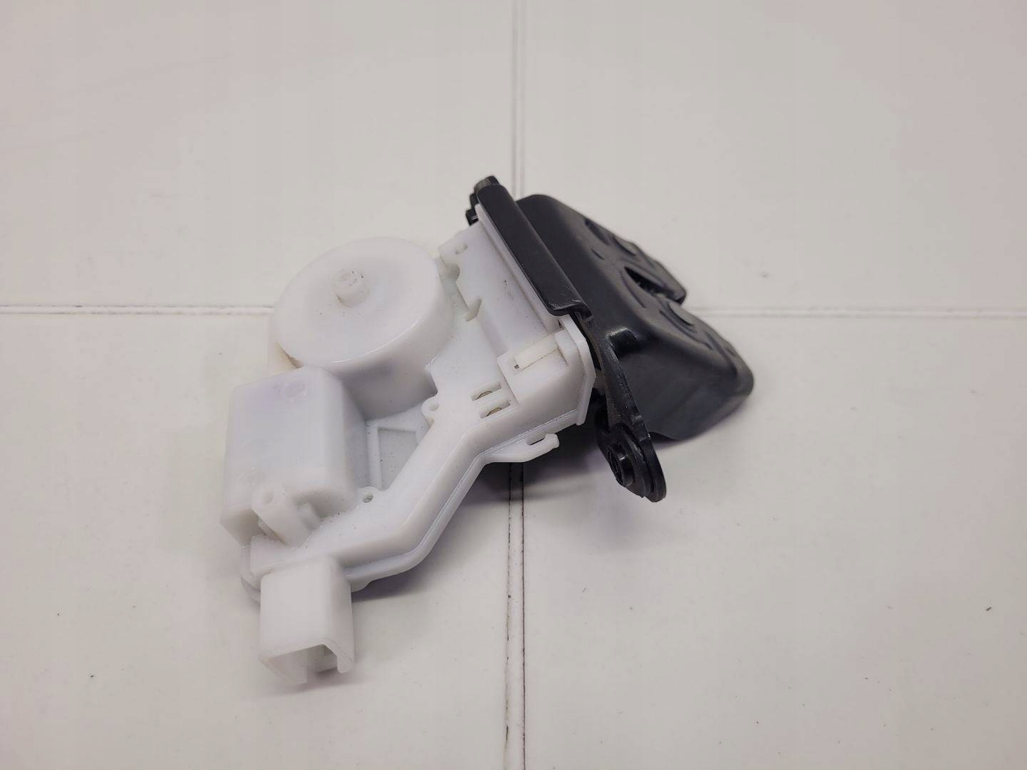 lock bonnet boot Renault Kadjar 2018