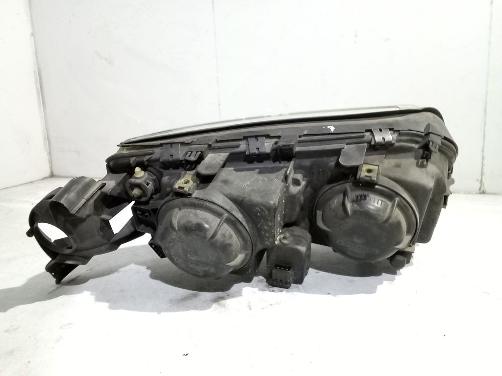 Volvo S80 and light left front front EU