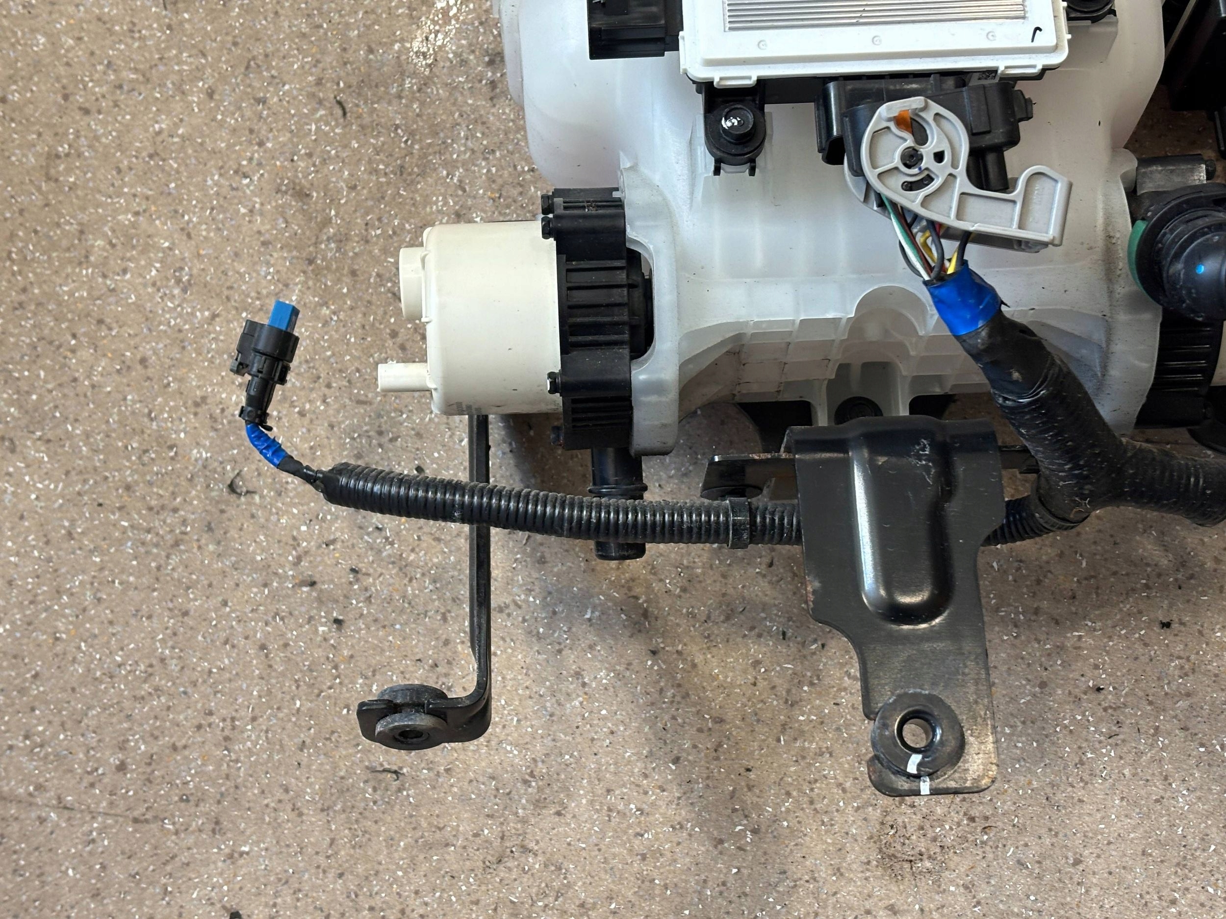 бачок расширительный kia EV9 25429DO500