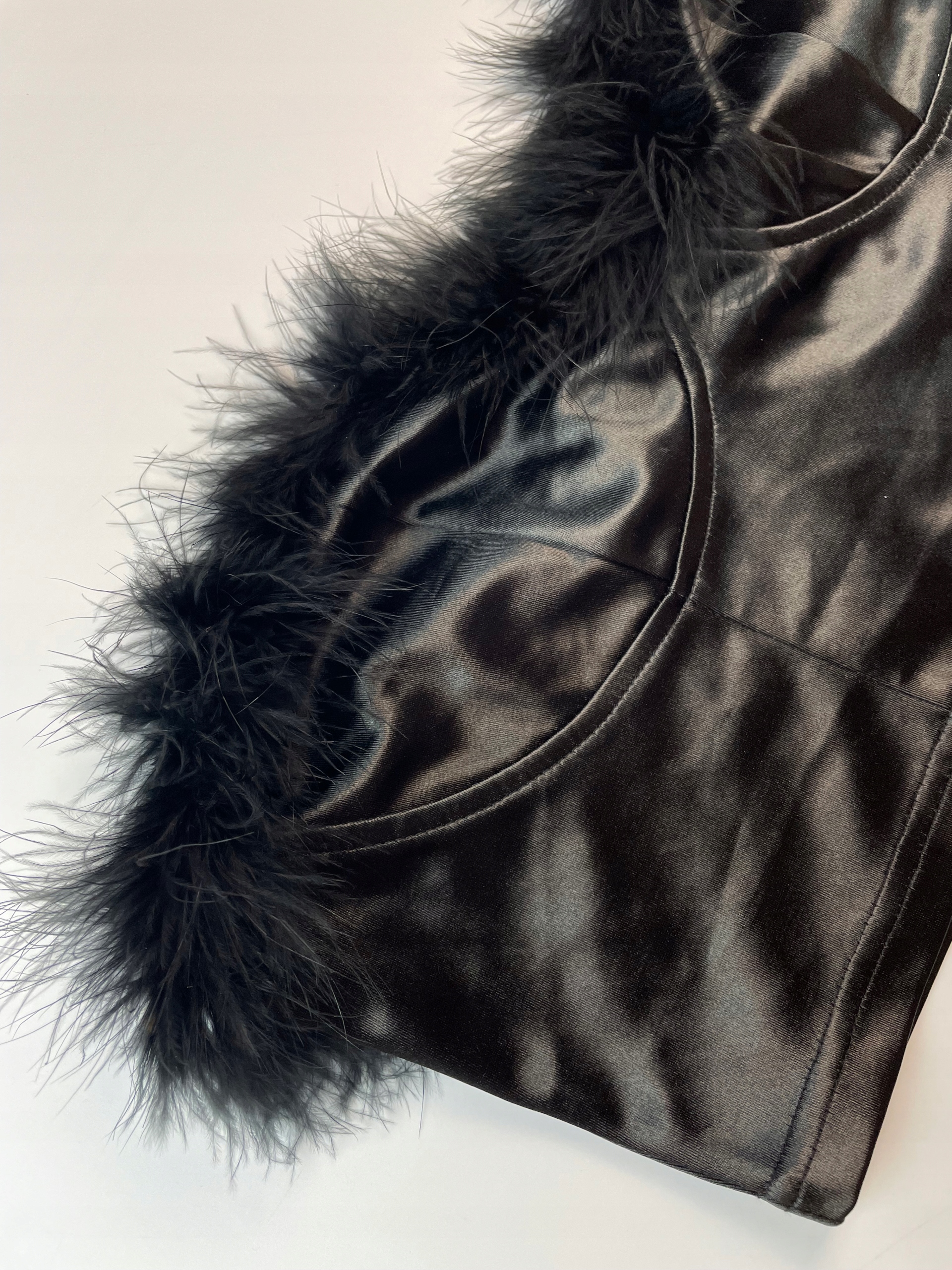 Top damski biustonosz czarny z piórkami r.XL SHEIN Cechy dodatkowe brak