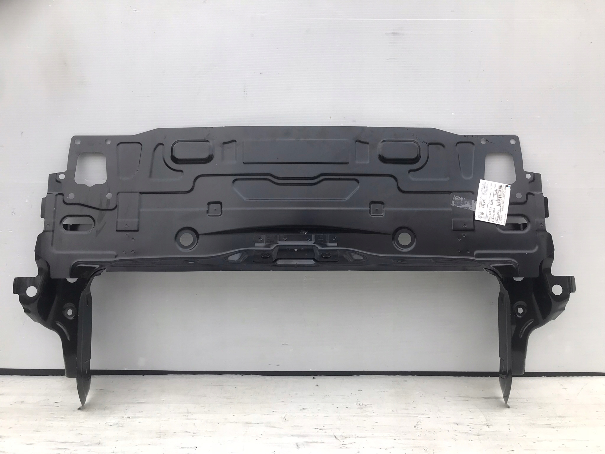 AUDI Q2 PAS TYLNY ŚCIANA ZAMKOWA POSZYCIE TYŁ 16-