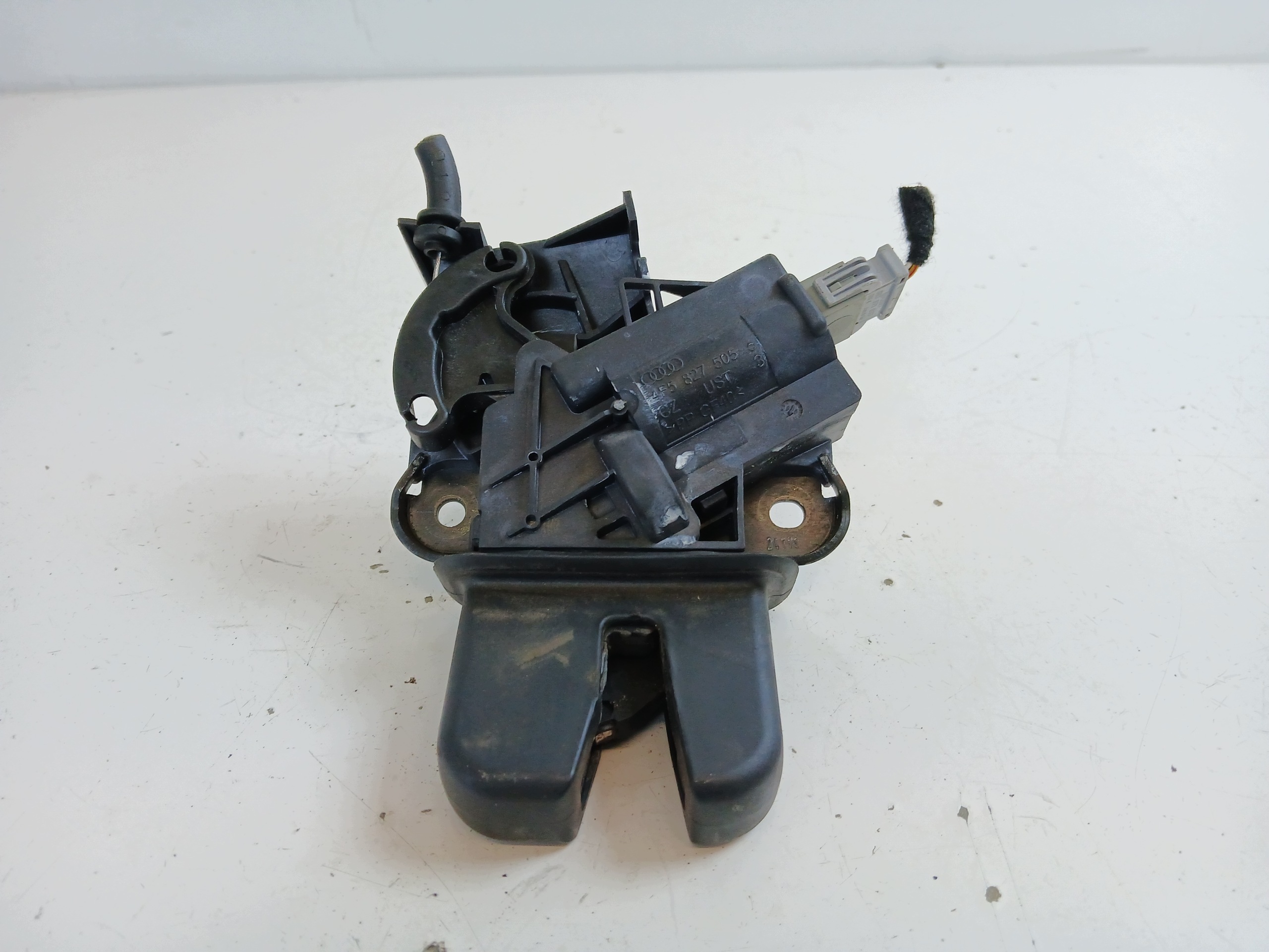 AUDI A6 C6 A4 B7 sedan lock bonnet boot 4F5827505C