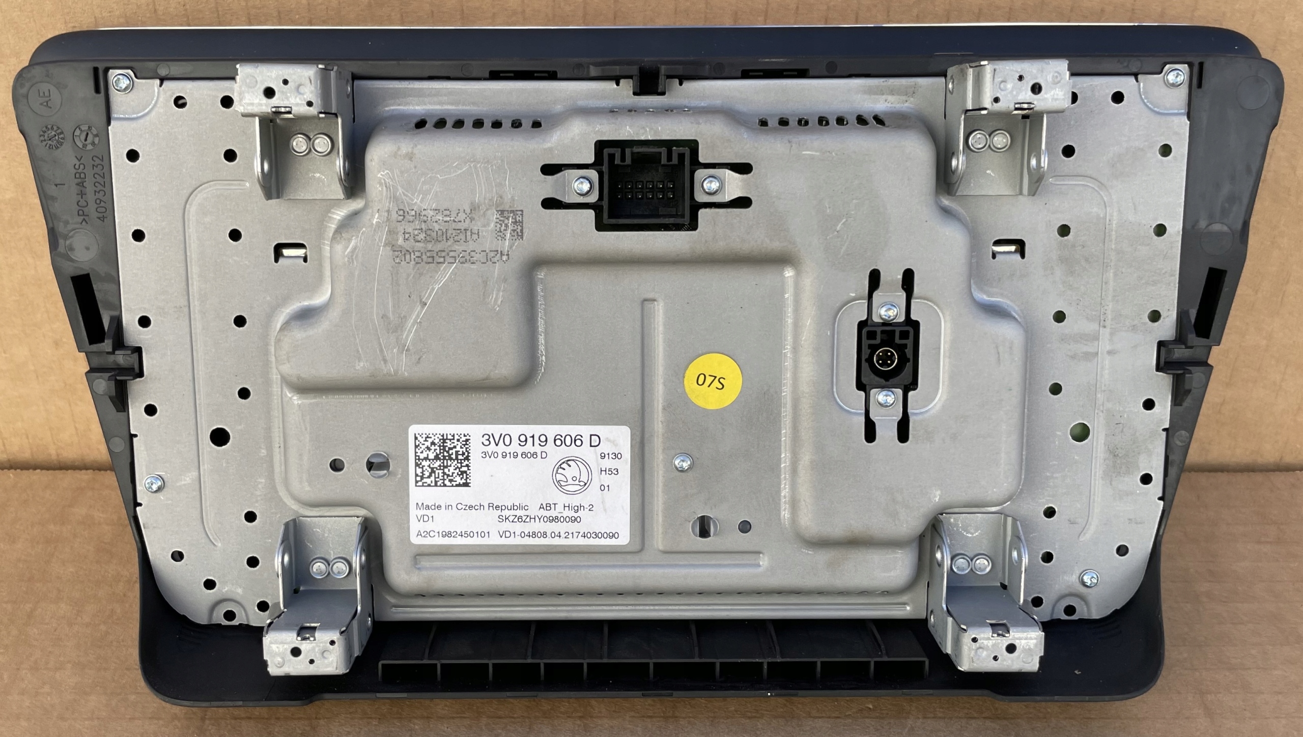EKRAN display SKODA SUPERB III 3V0919606D as new original