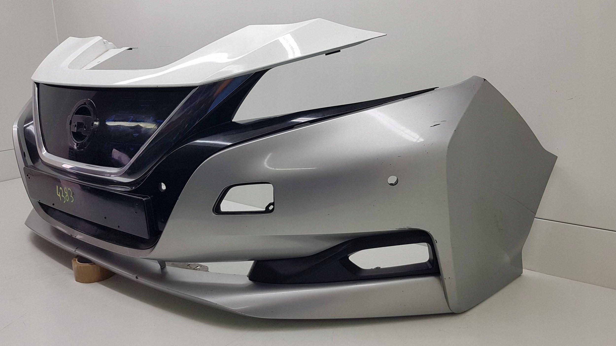 NISSAN LEAF II 2017 - bumper front 62022-5SH0H