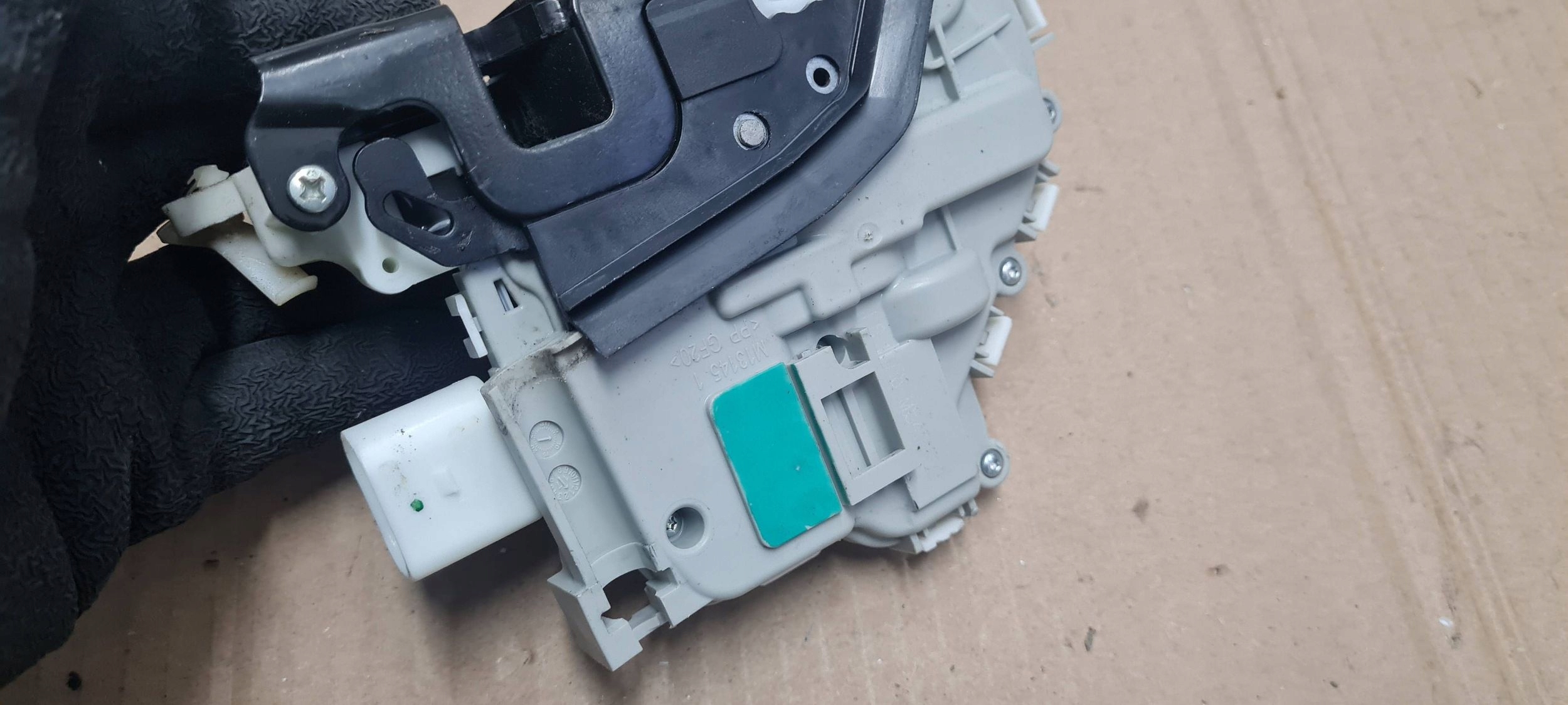 Q5 80A SQ5 lock door left front 6PIN 8X1837015C A4 B9 S4 A5 8W