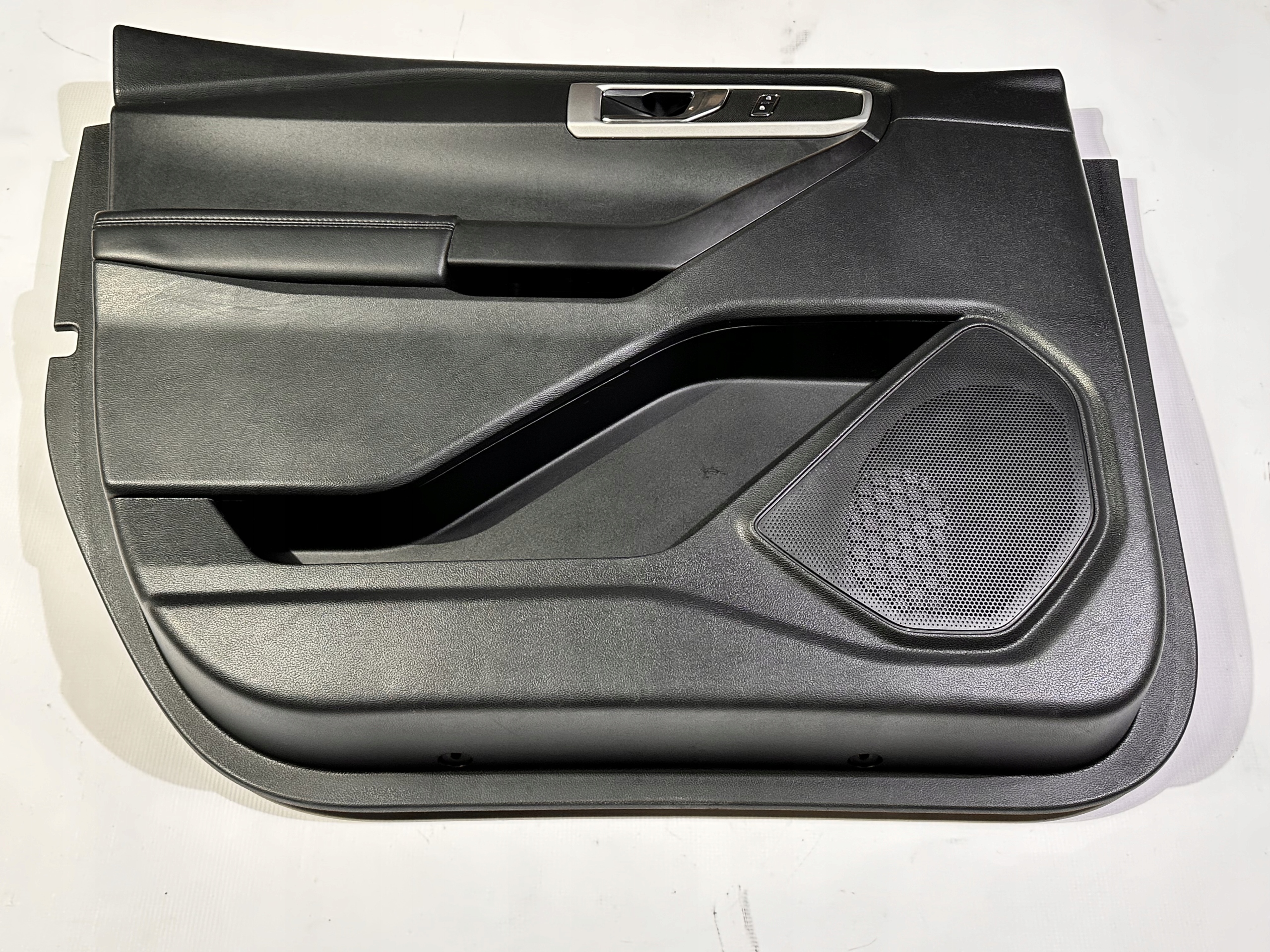 side upholstery side door left front front Ford Explorer 2020+