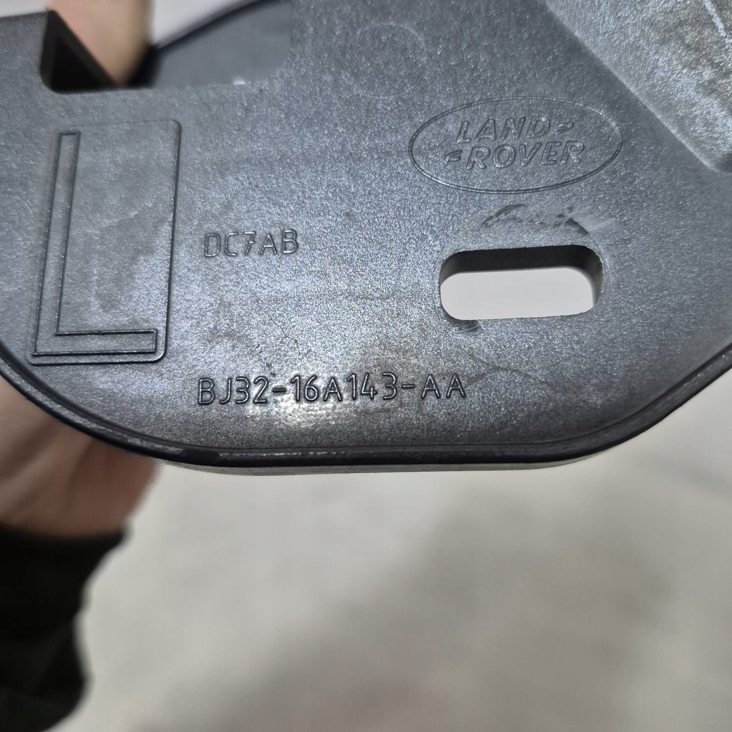 LAND RANGE ROVER EVOQUE L538 Support plaque Aile Gauche Avant BJ32-16A143-AA