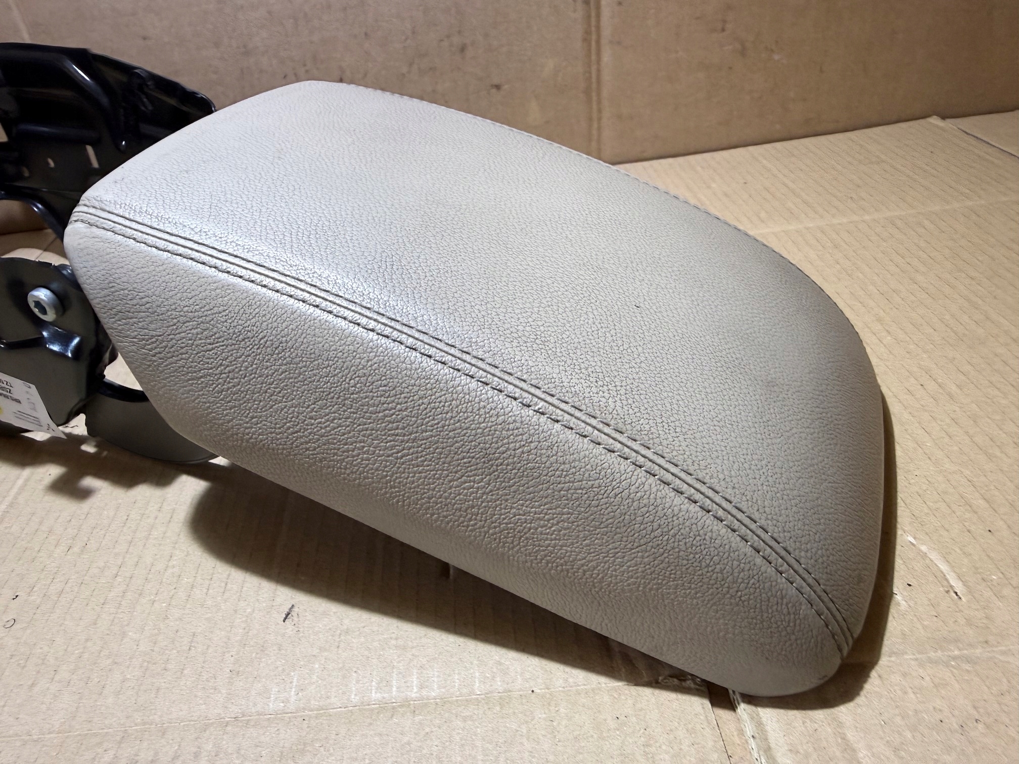 AUDI Q5 8R armrest front leather SKORZANY 8R0864283A