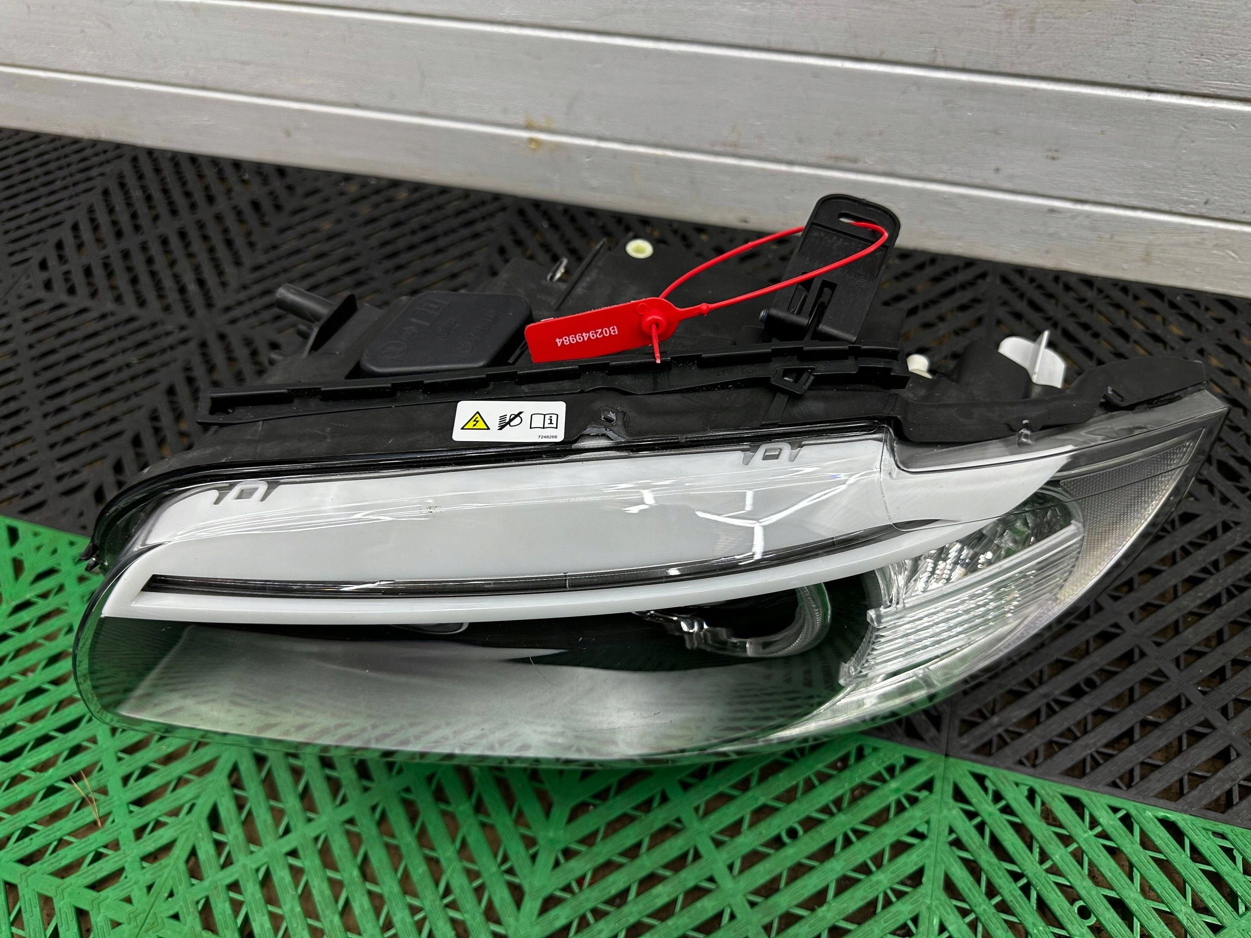 light front side left BMW 1 E87 7273837